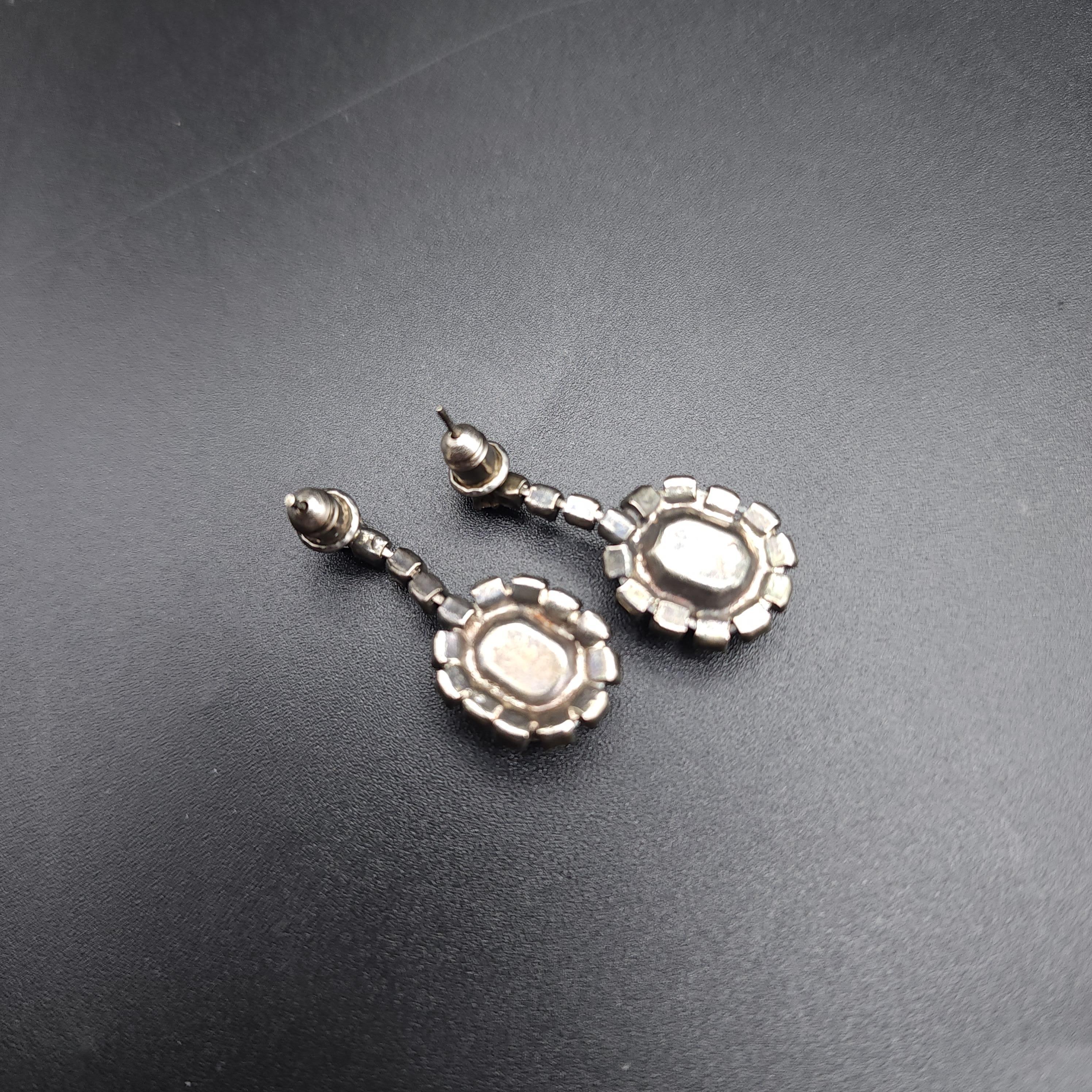 Round Cut Retro Crystal Dangle Earrings, Square Cut Centerpiece, Prong-Set, Silver Tone For Sale