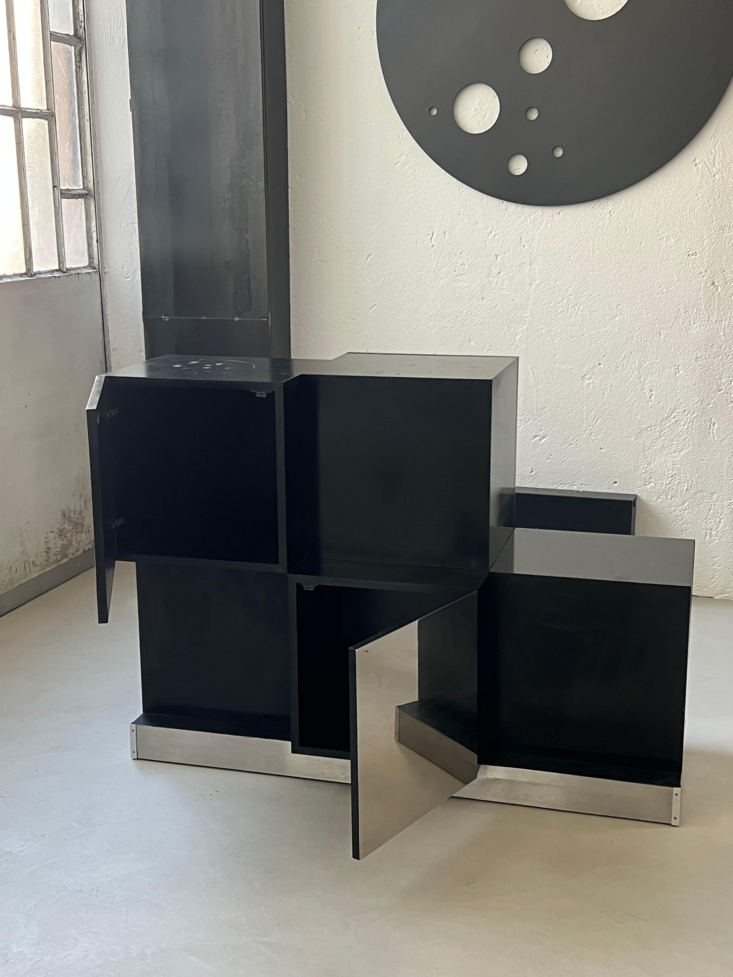 Retro cubes 1970's black and steel bar and storage cabinet by Roberto Monsani For Sale 4