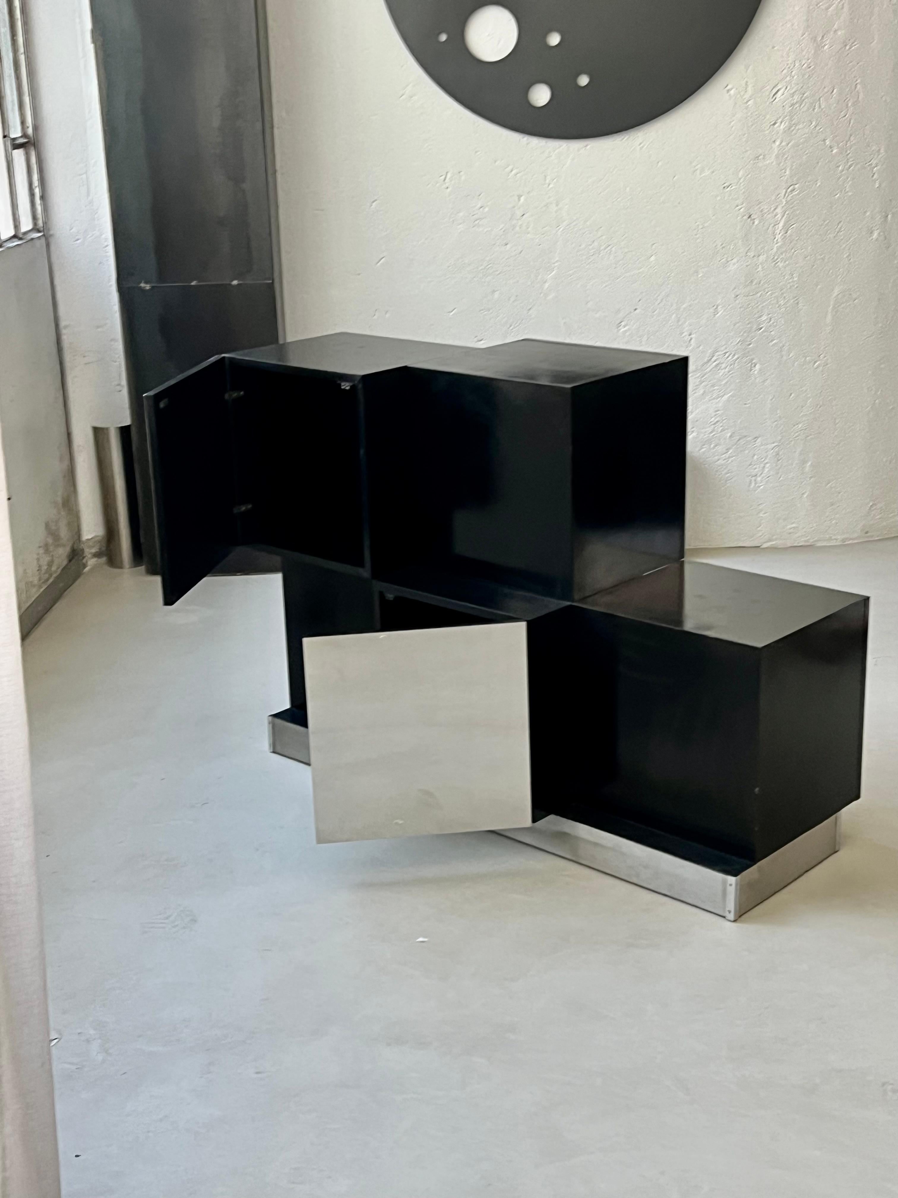 Retro cubes 1970's black and steel bar and storage cabinet by Roberto Monsani For Sale 5