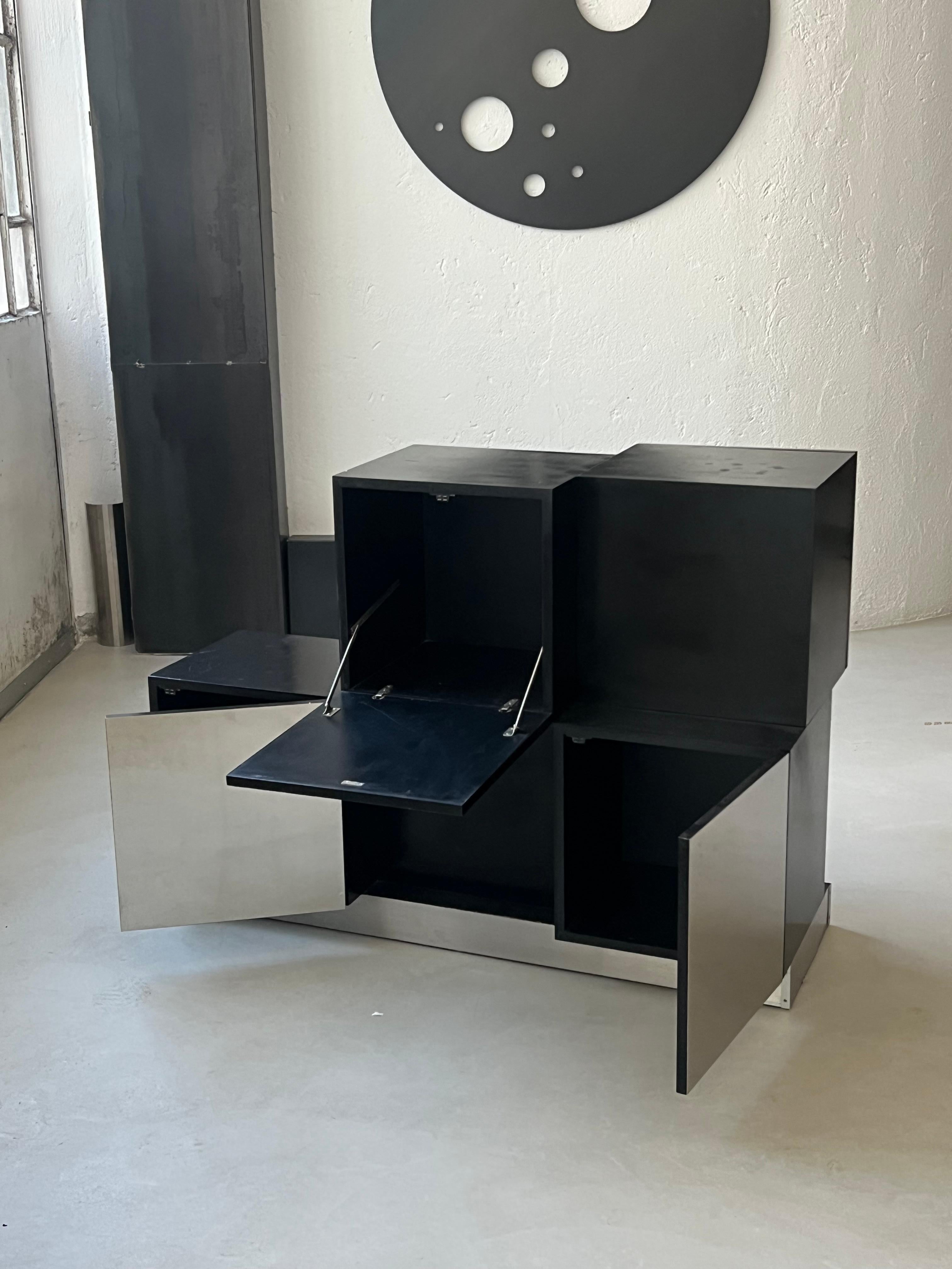 Retro cubes 1970's black and steel bar and storage cabinet by Roberto Monsani For Sale 9