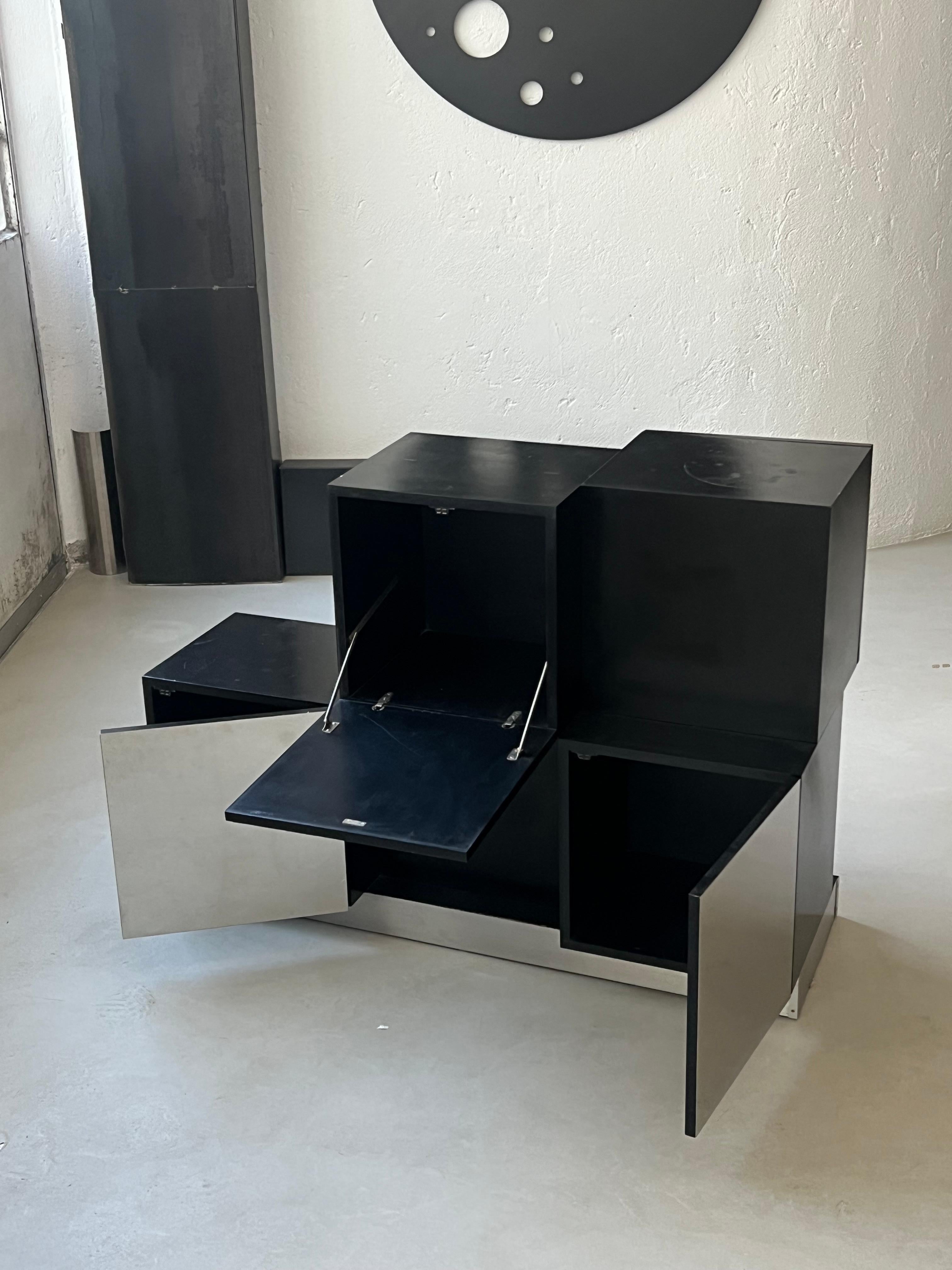 Retro cubes 1970's black and steel bar and storage cabinet by Roberto Monsani For Sale 10