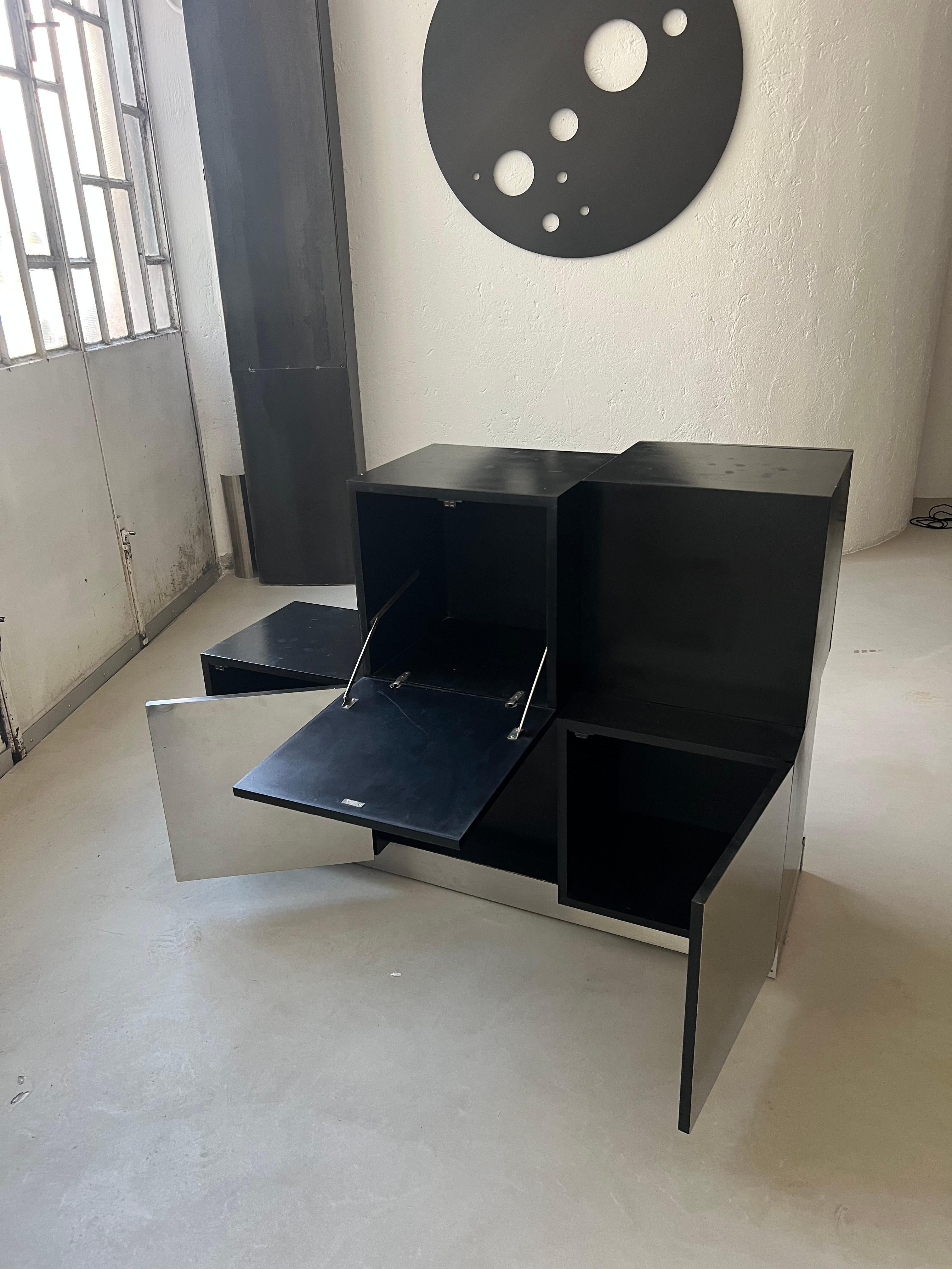 Retro cubes 1970's black and steel bar and storage cabinet by Roberto Monsani For Sale 11