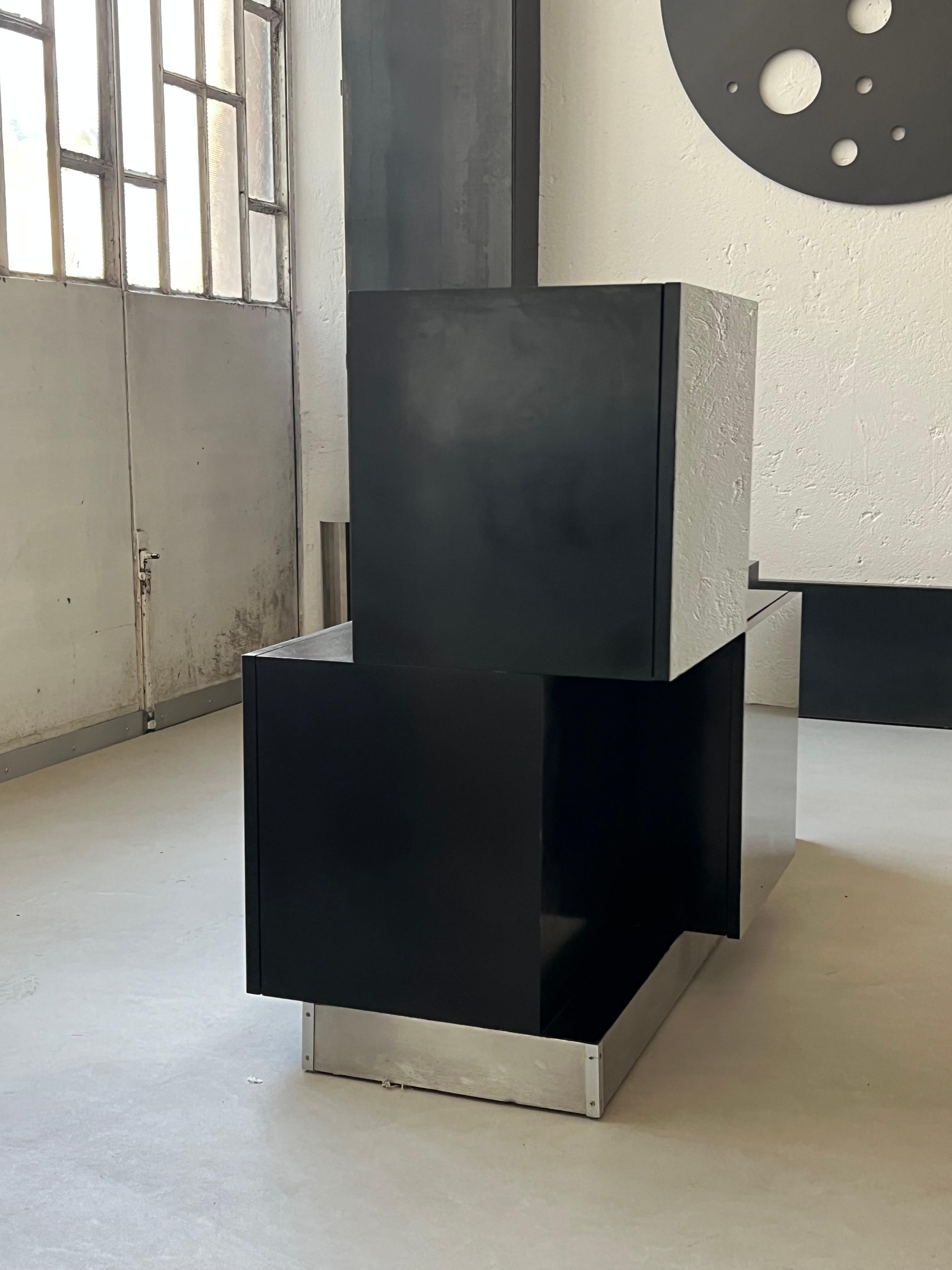 Late 20th Century Retro cubes 1970's black and steel bar and storage cabinet by Roberto Monsani For Sale