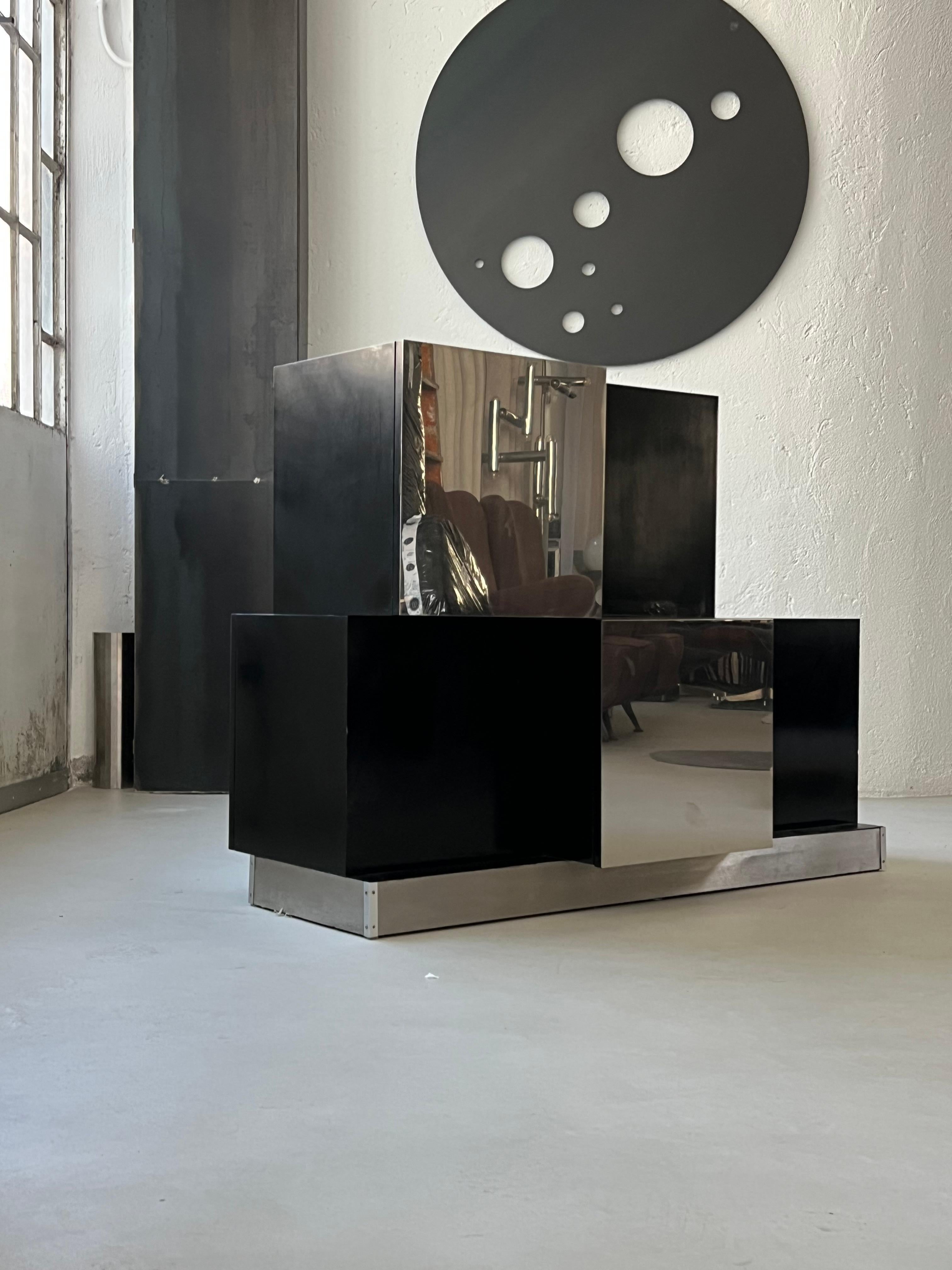 Retro cubes 1970's black and steel bar and storage cabinet by Roberto Monsani For Sale 1
