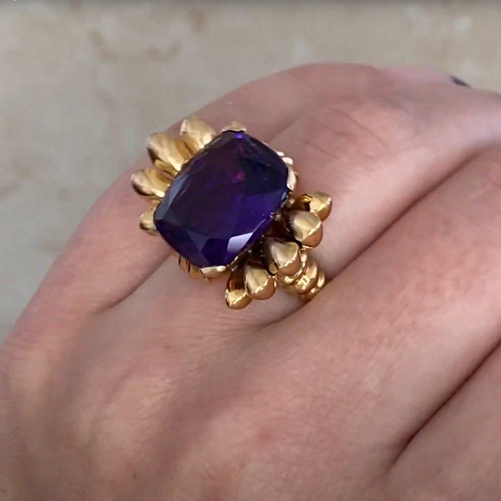 Retro Cushion Cut Amethyst (ca. 8,47 Karat) 18k Rose Gold Ring, CIRCA 1940 im Zustand „Hervorragend“ im Angebot in New York, NY