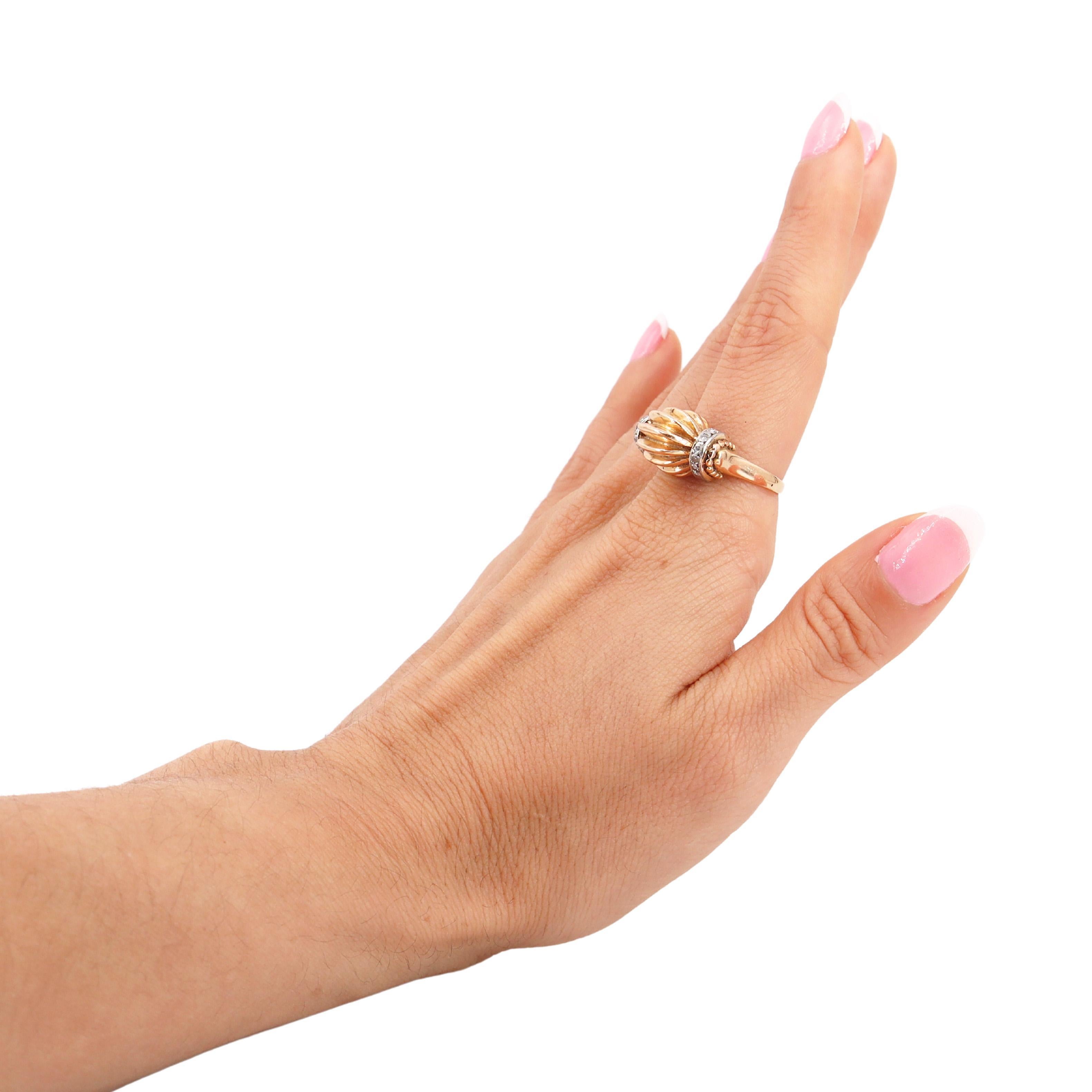 Retro Deco 1935 fluted Ring in 18kt Gold and Platinum with Diamonds For Sale 1