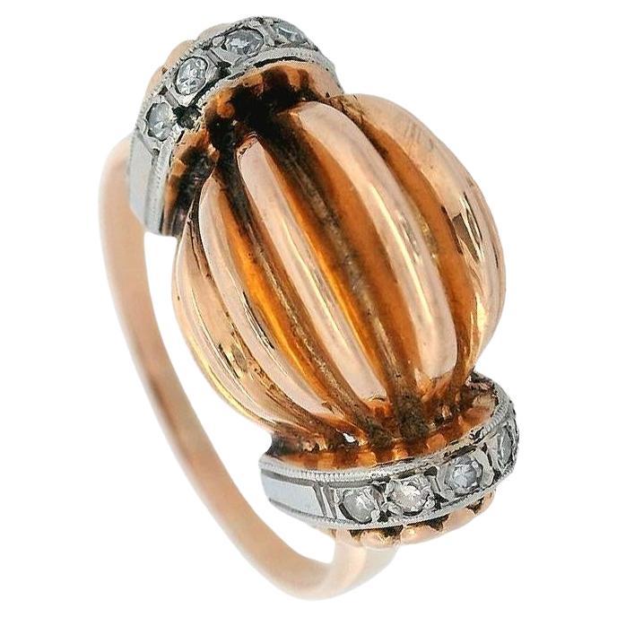 Retro Deco 1935 geriffelter Ring aus 18 Karat Gold und Platin mit Diamanten