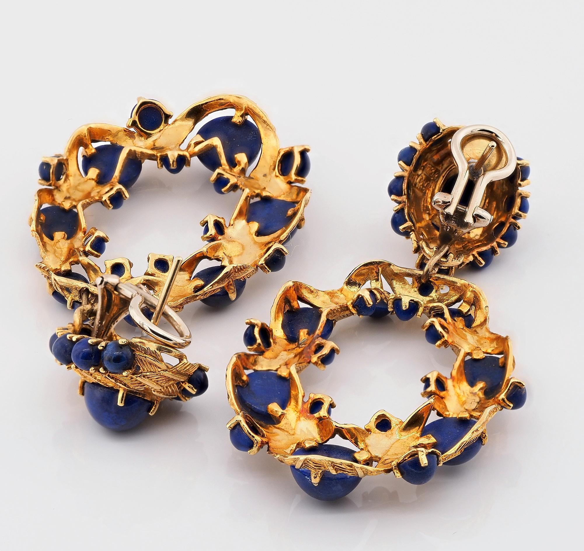 Boucles d'oreilles 18 KT design rétro large et unique en lapis en vente 1