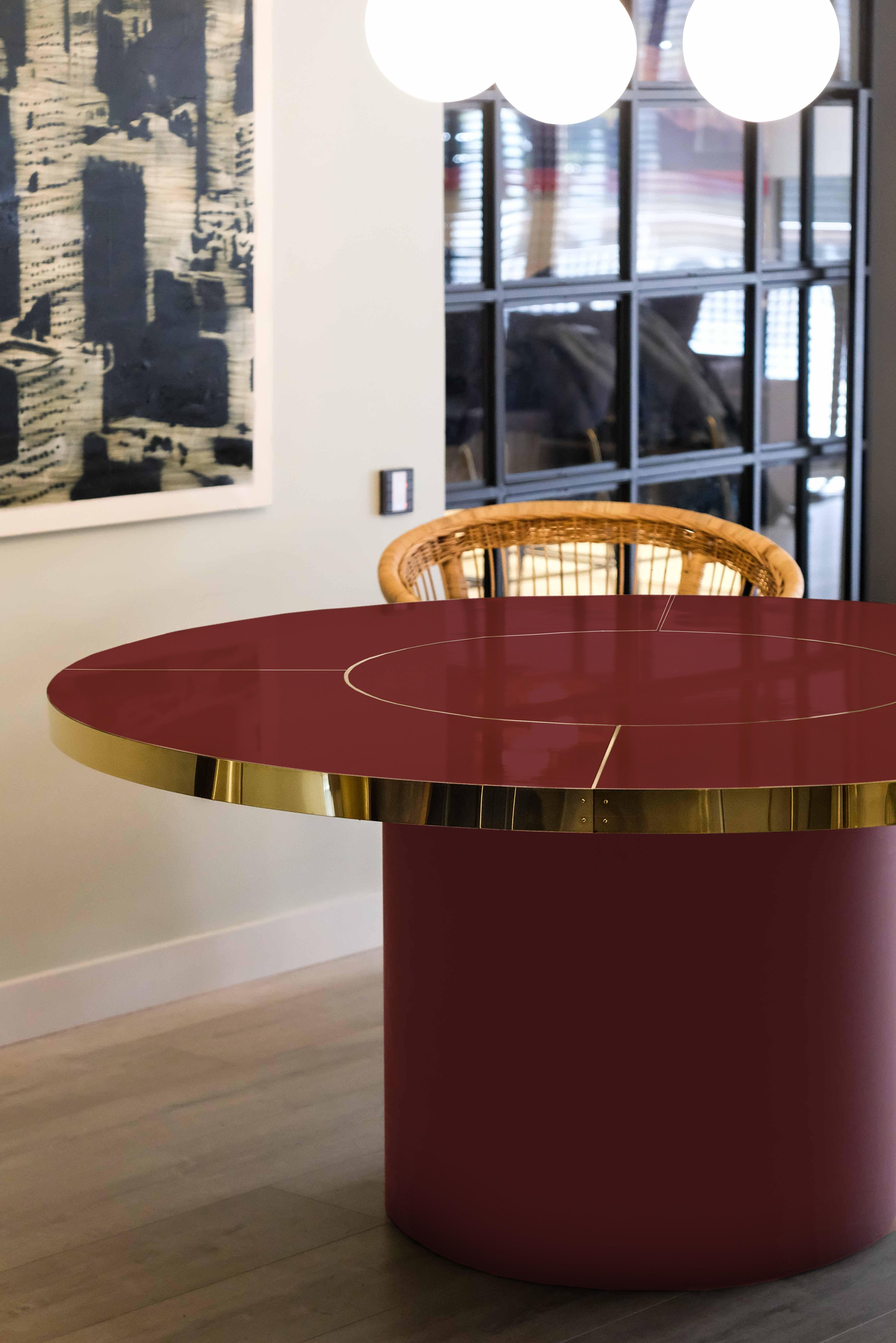 Laiton Design M/One Table de salle à manger ronde Palm Springs Style High Gloss Laminated&Brass M en vente