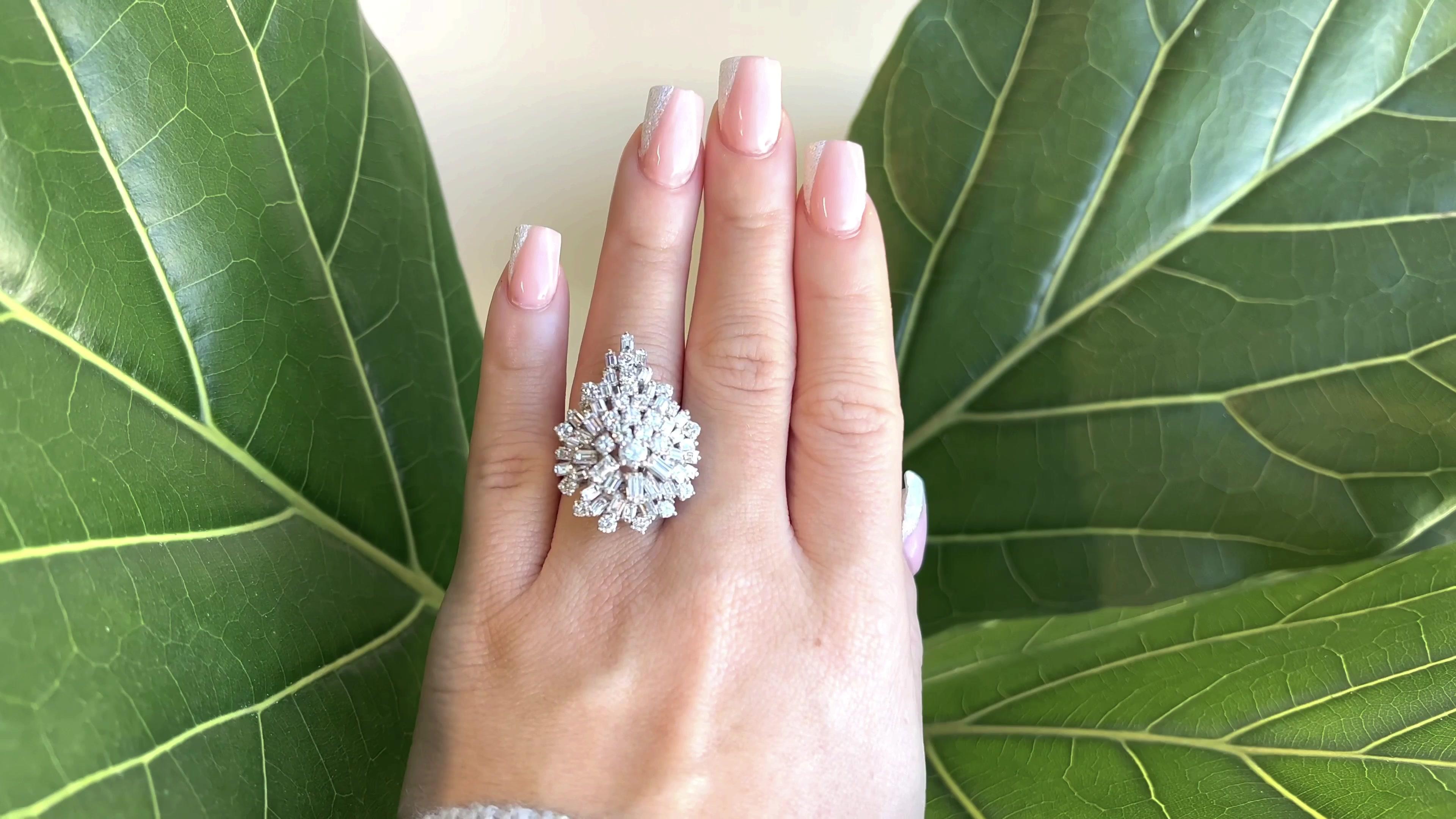 Round Cut Retro Diamond 18 Karat Cluster Cocktail Ring