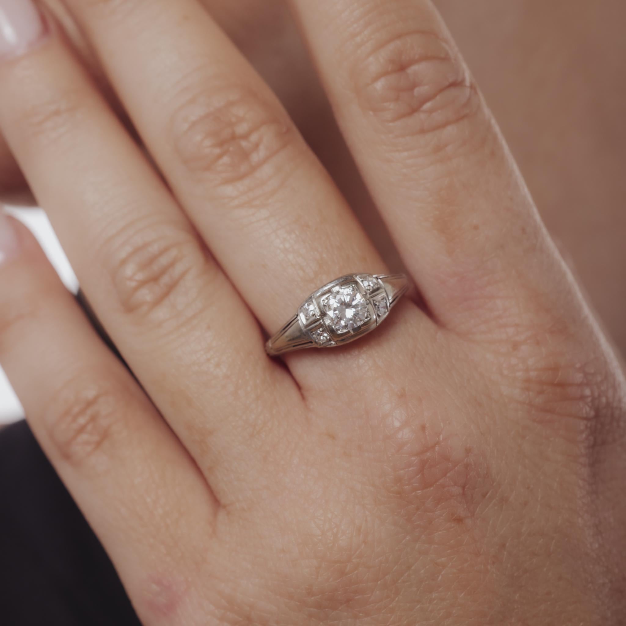 Bague de fiançailles en or blanc 18k avec diamant rétro Pour femmes en vente