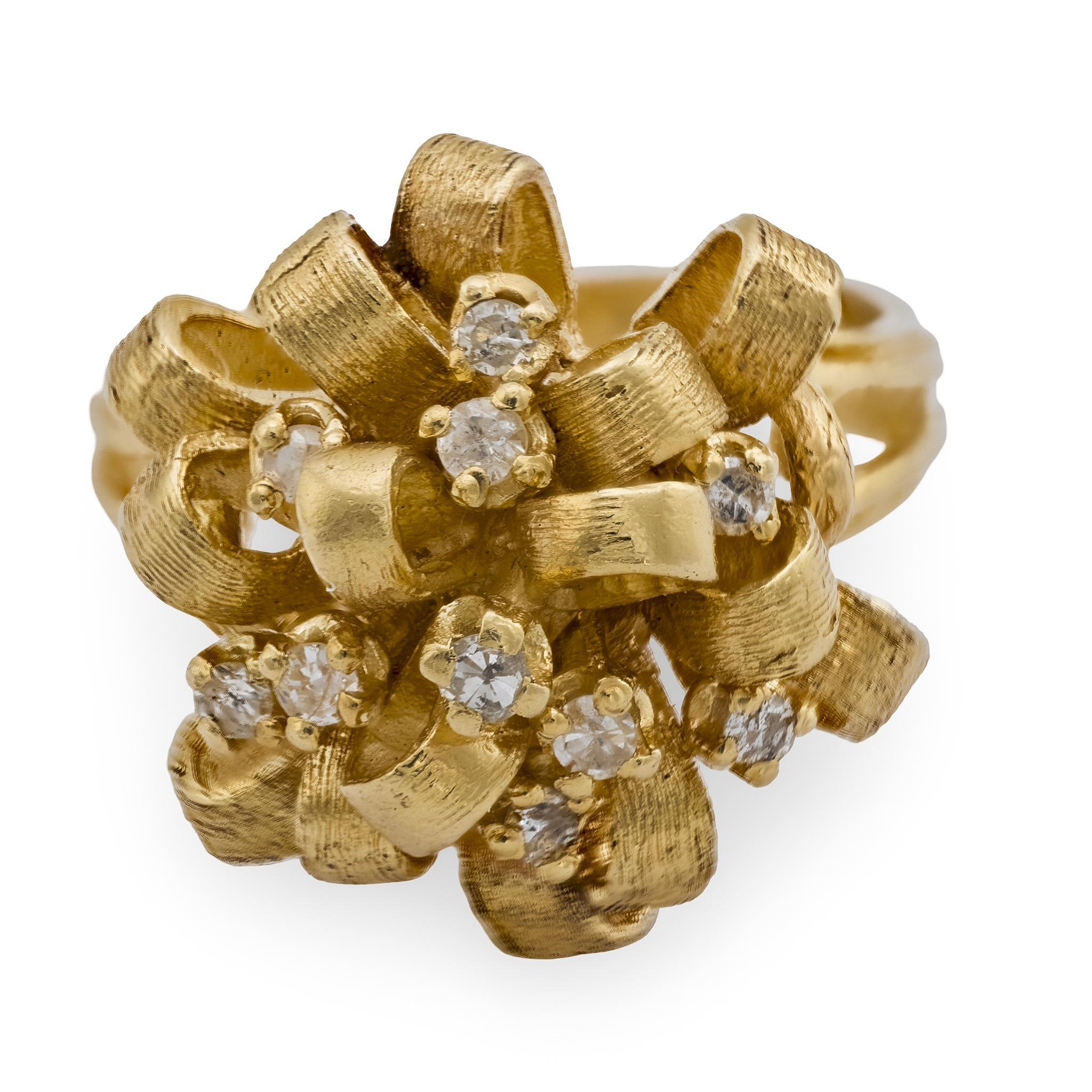 Anillo de cóctel retro de oro amarillo de 18k con diamantes Retro en venta