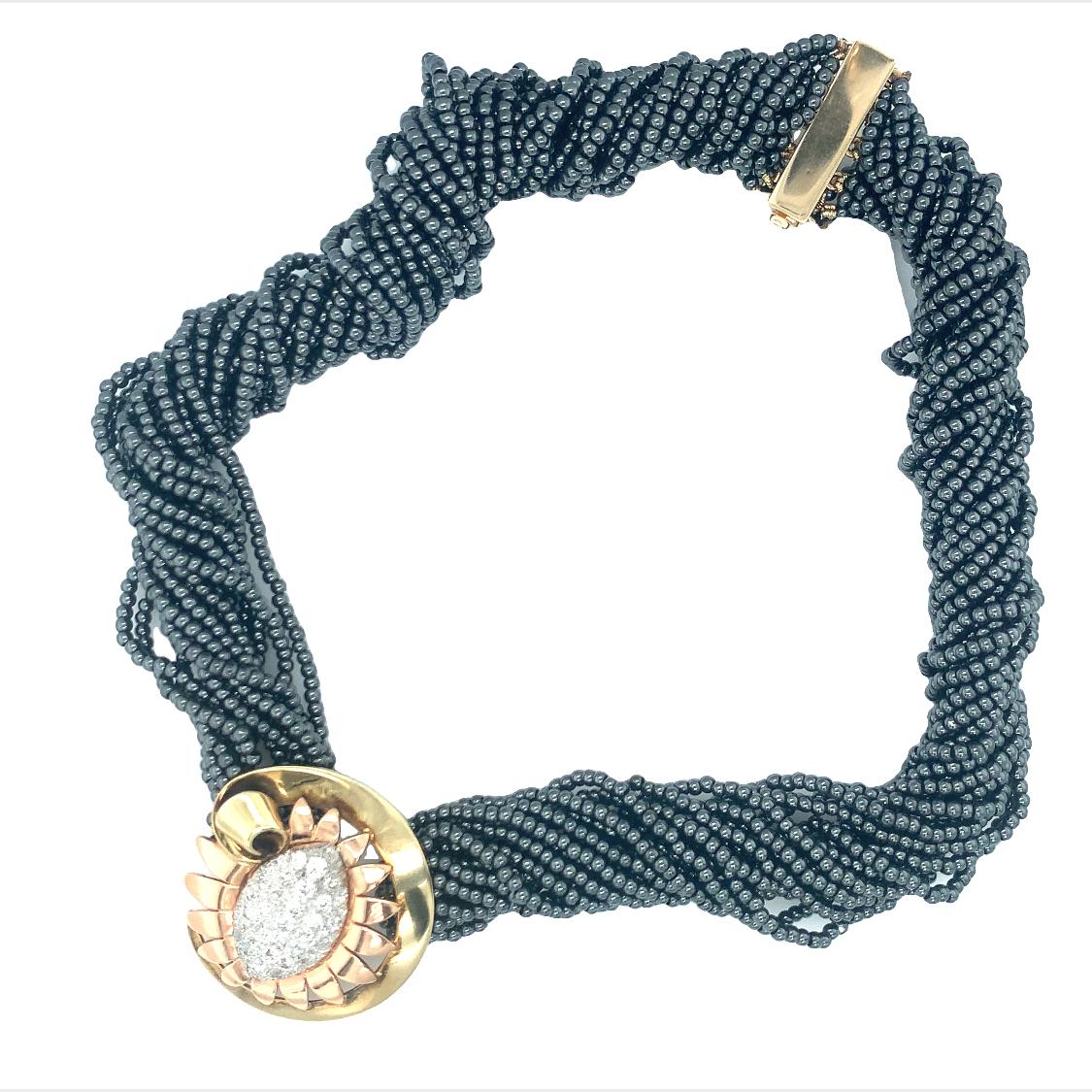 Retro-Halskette aus Platin und 14 Karat Gold mit Diamanten und Hämatit, ca. 1940er Jahre (Rundschliff) im Angebot