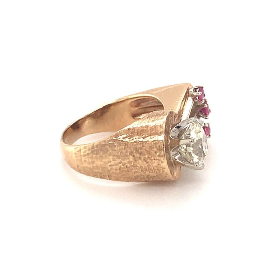 Retro Diamond and Ruby 14K Rose Gold Ring, circa 1940s In Good Condition For Sale In Beverly Hills, CA