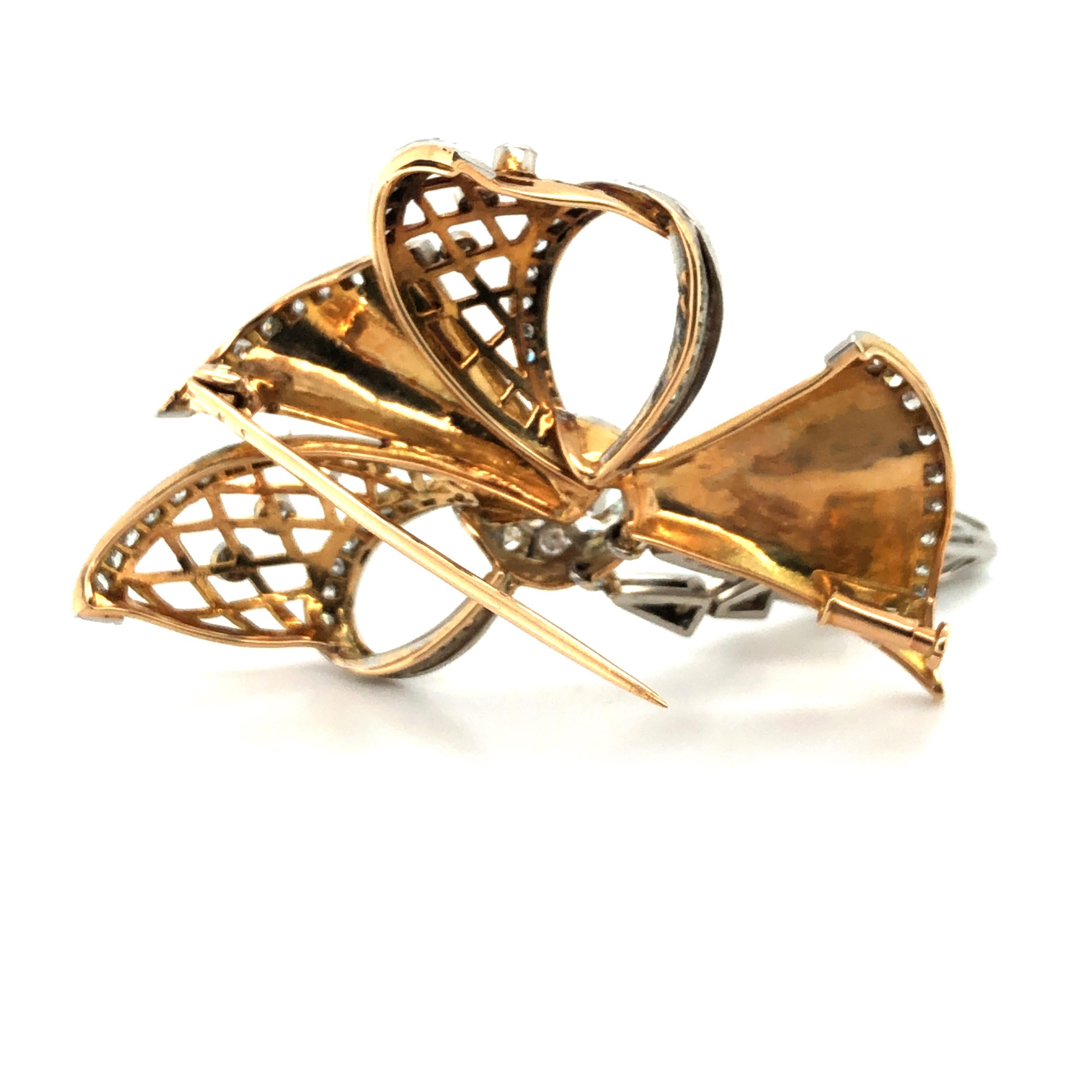 Retro Diamond Bow Brooch in 18 Karat Rose Gold and Platinum 950 In Good Condition For Sale In Lucerne, CH
