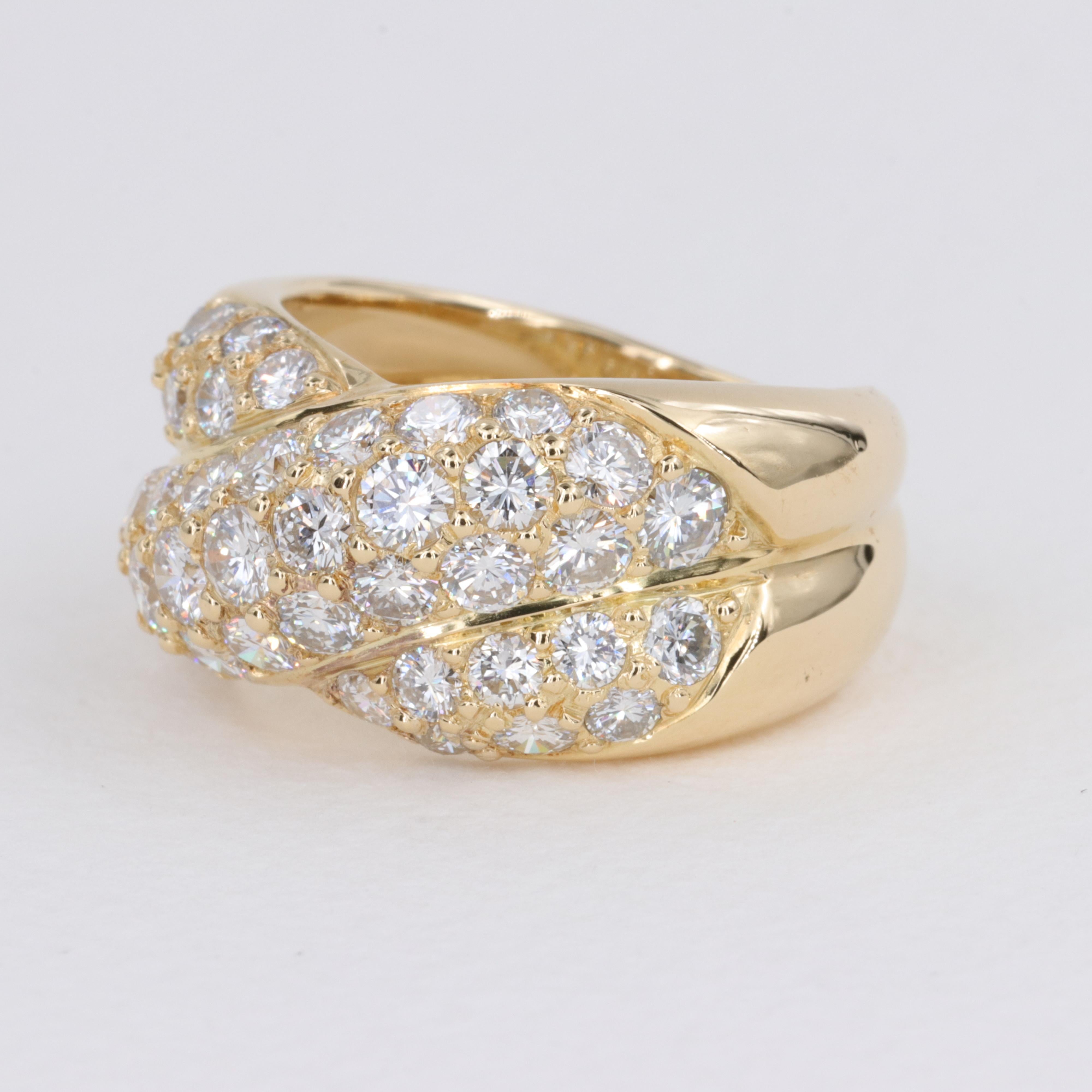 Round Cut 3.35 Carat Diamond and 18 Karat Yellow Gold Cross Over Domed Band  For Sale