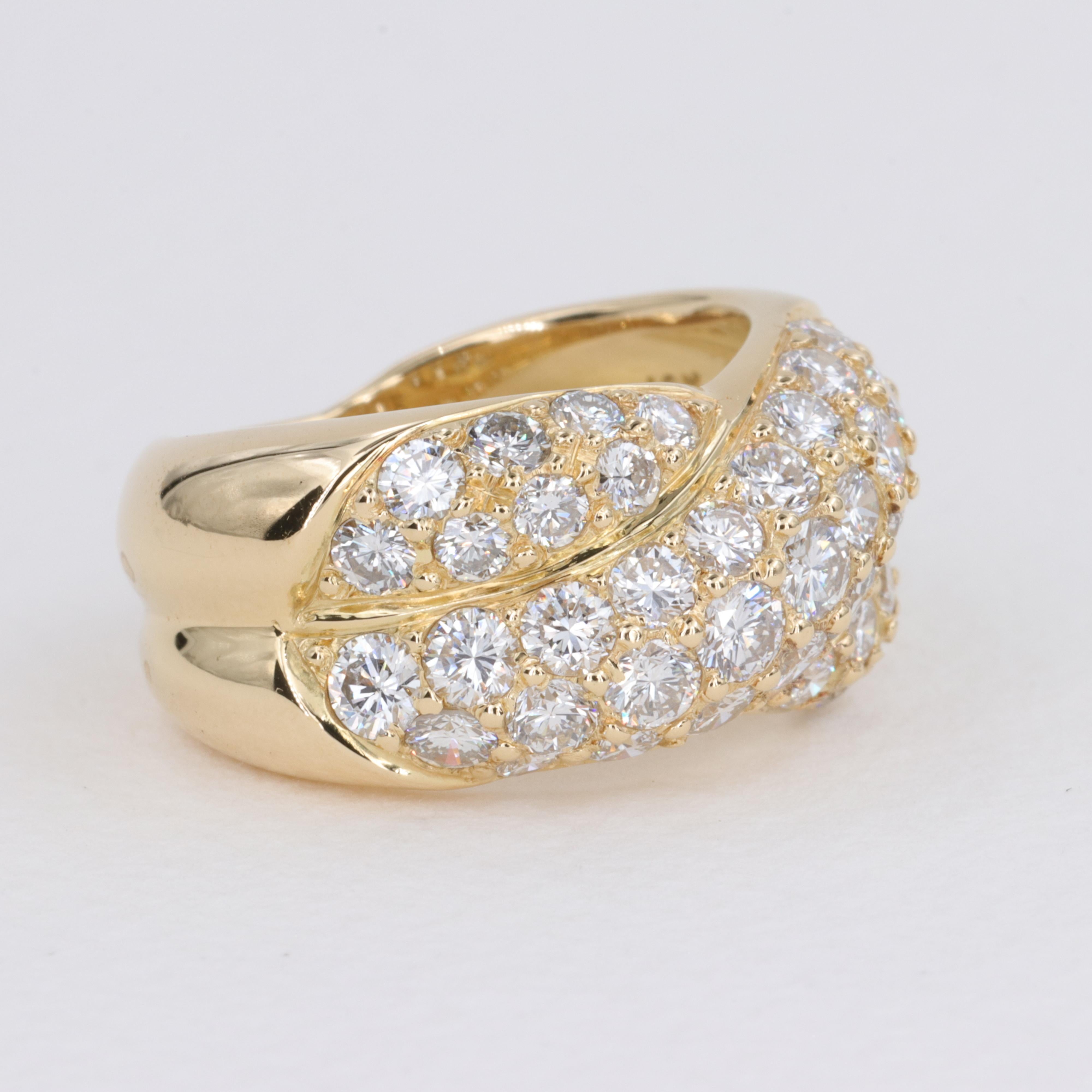 3.35 Carat Diamond and 18 Karat Yellow Gold Cross Over Domed Band  In Excellent Condition For Sale In Tampa, FL