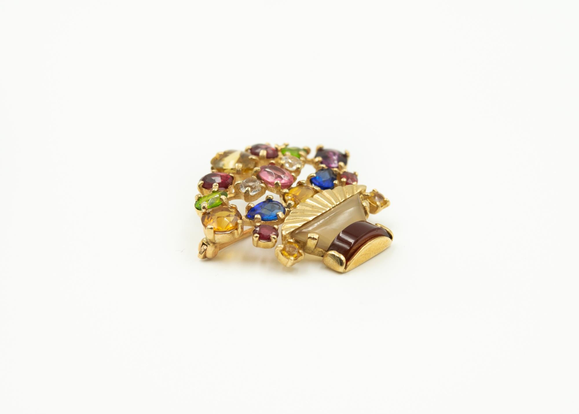 Round Cut Retro Diamond Gemstone Flower Basket Yellow Gold Brooch Circa Mid 20th Century For Sale