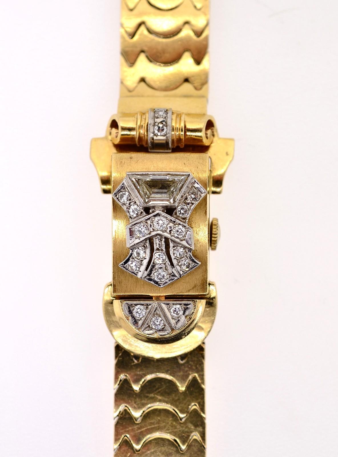 Retro Diamond Gold Cover Watch In Good Condition For Sale In Beverly Hills, CA