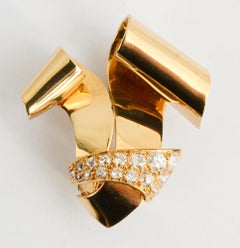 Retro Diamond Gold Scroll Brooch