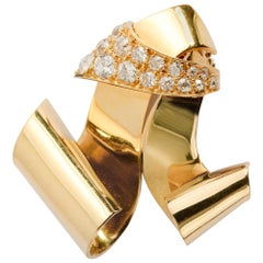 Retro Diamond Gold Scroll Brooch