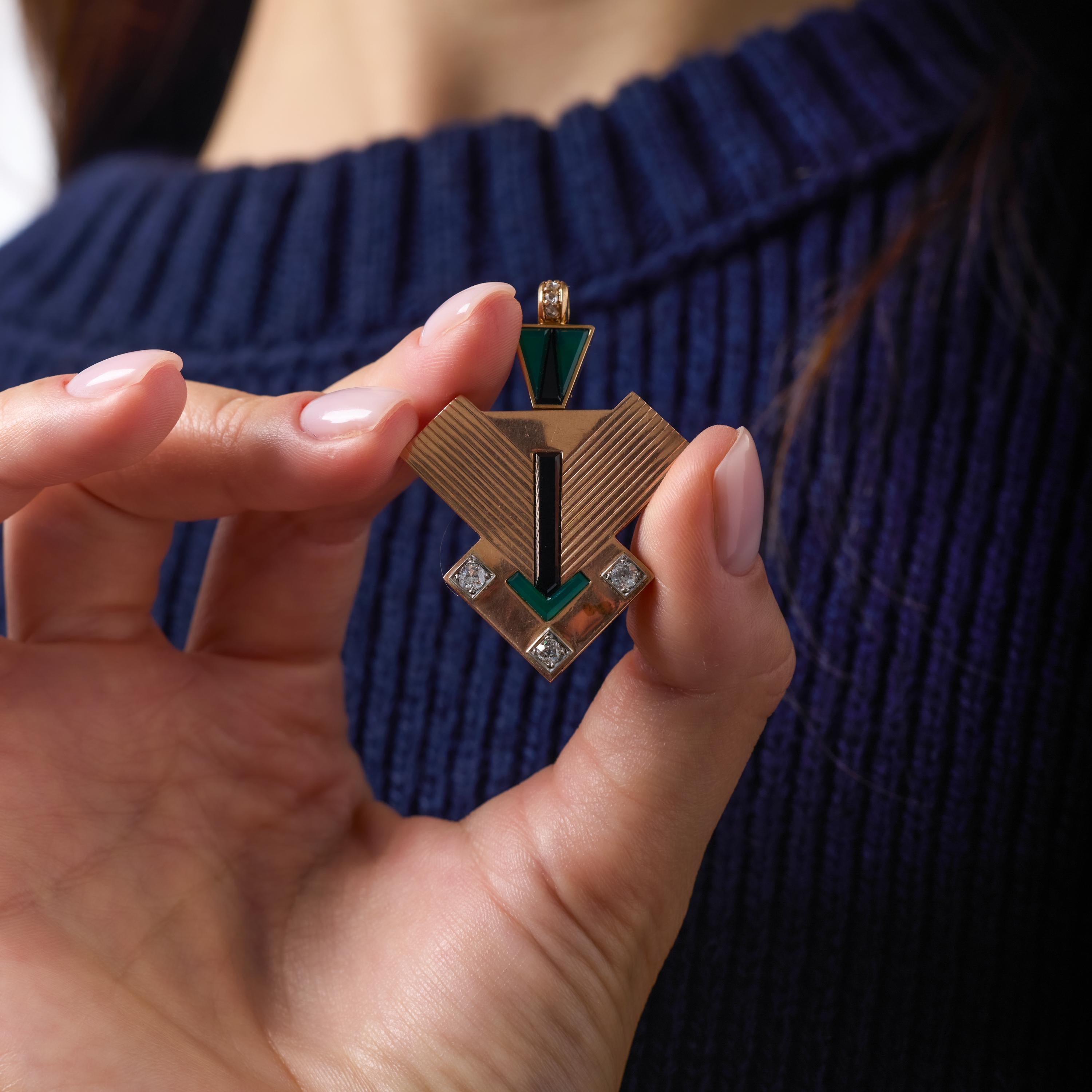 Women's Retro diamond onyx chalcedony 18k rose gold pendant For Sale