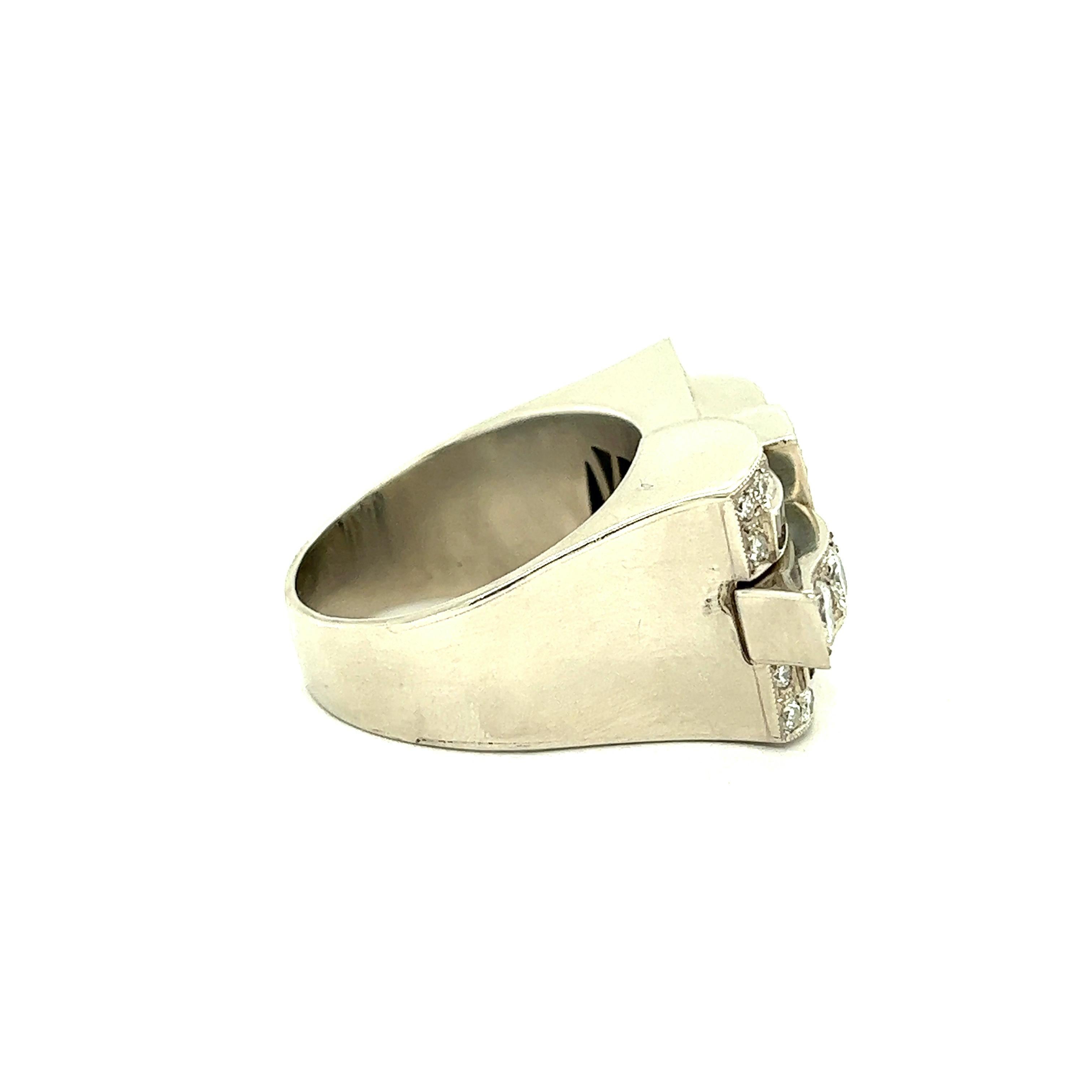 Retro Diamond Platinum Ring In Excellent Condition For Sale In New York, NY