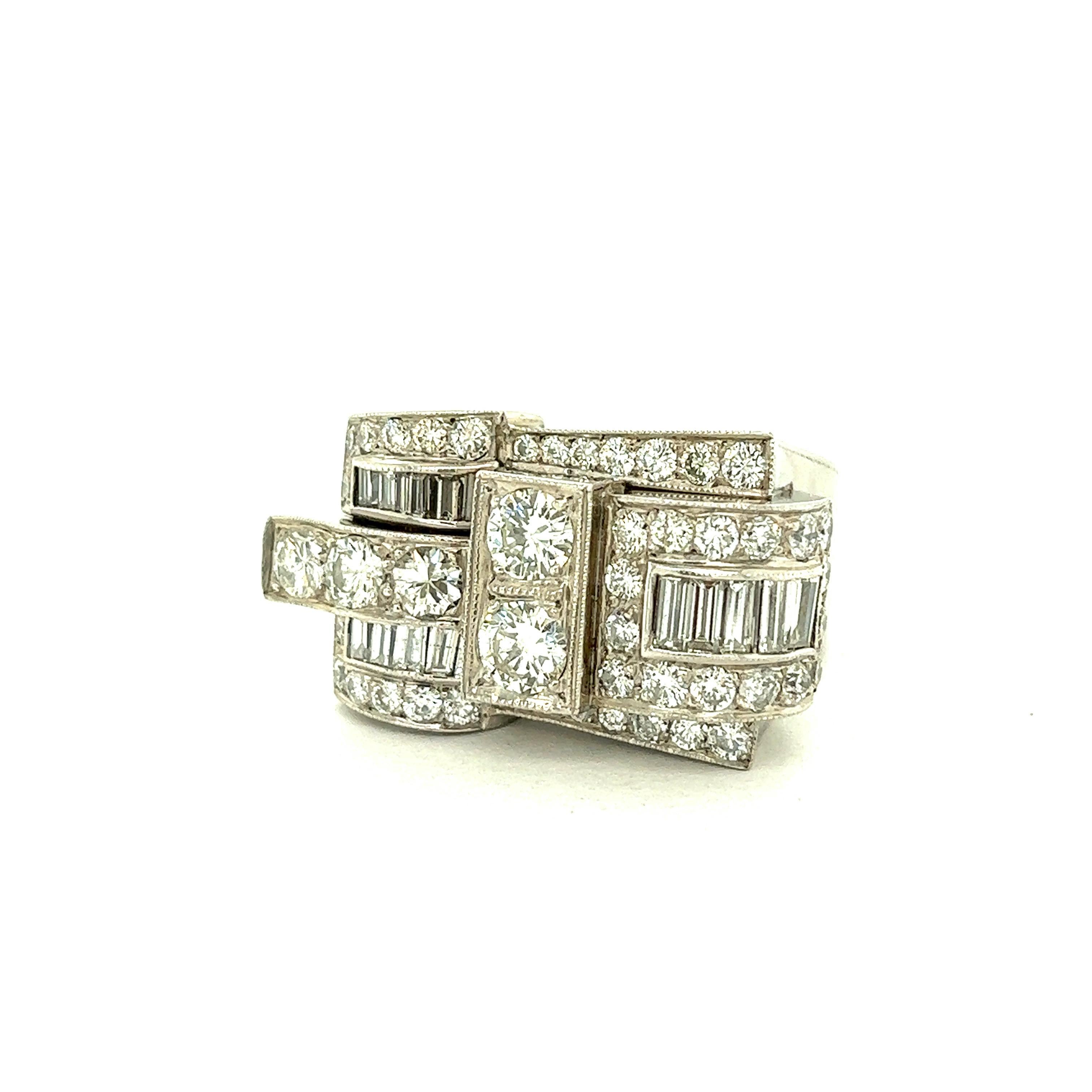 Bague rétro en platine et diamants en vente 2