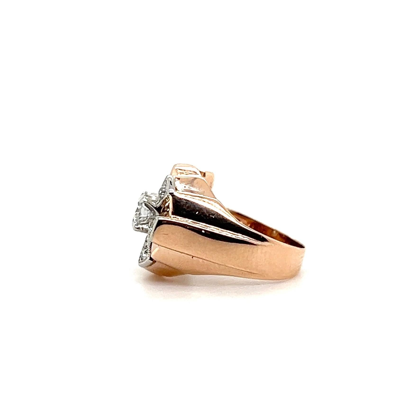 Anello retrò con diamante e rubino in oro rosa e giallo 14k con design a carrarmato anni '40 in vendita 2
