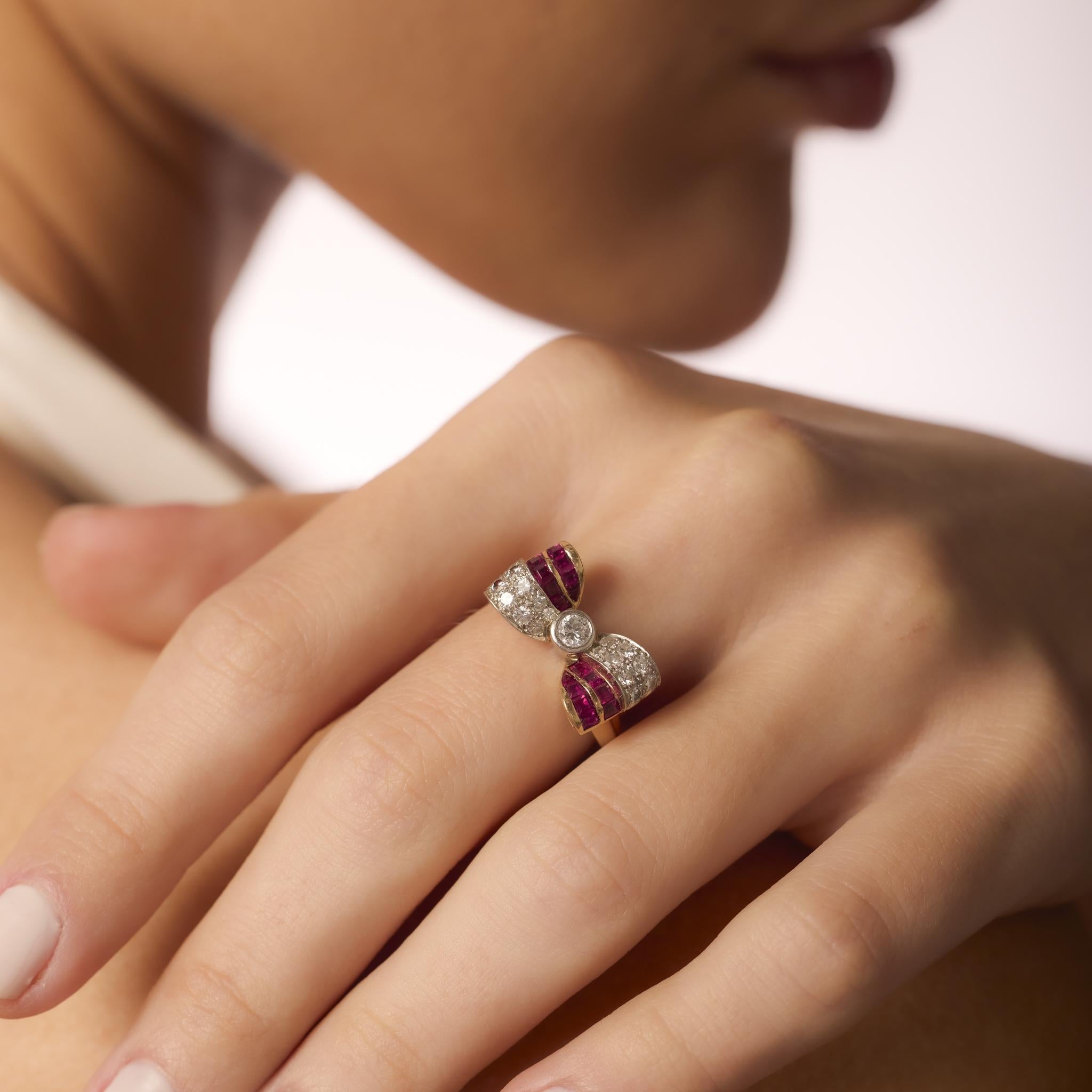 Retro diamond ruby 14k yellow gold bow tie ring In Good Condition For Sale In Beverly Hills, CA