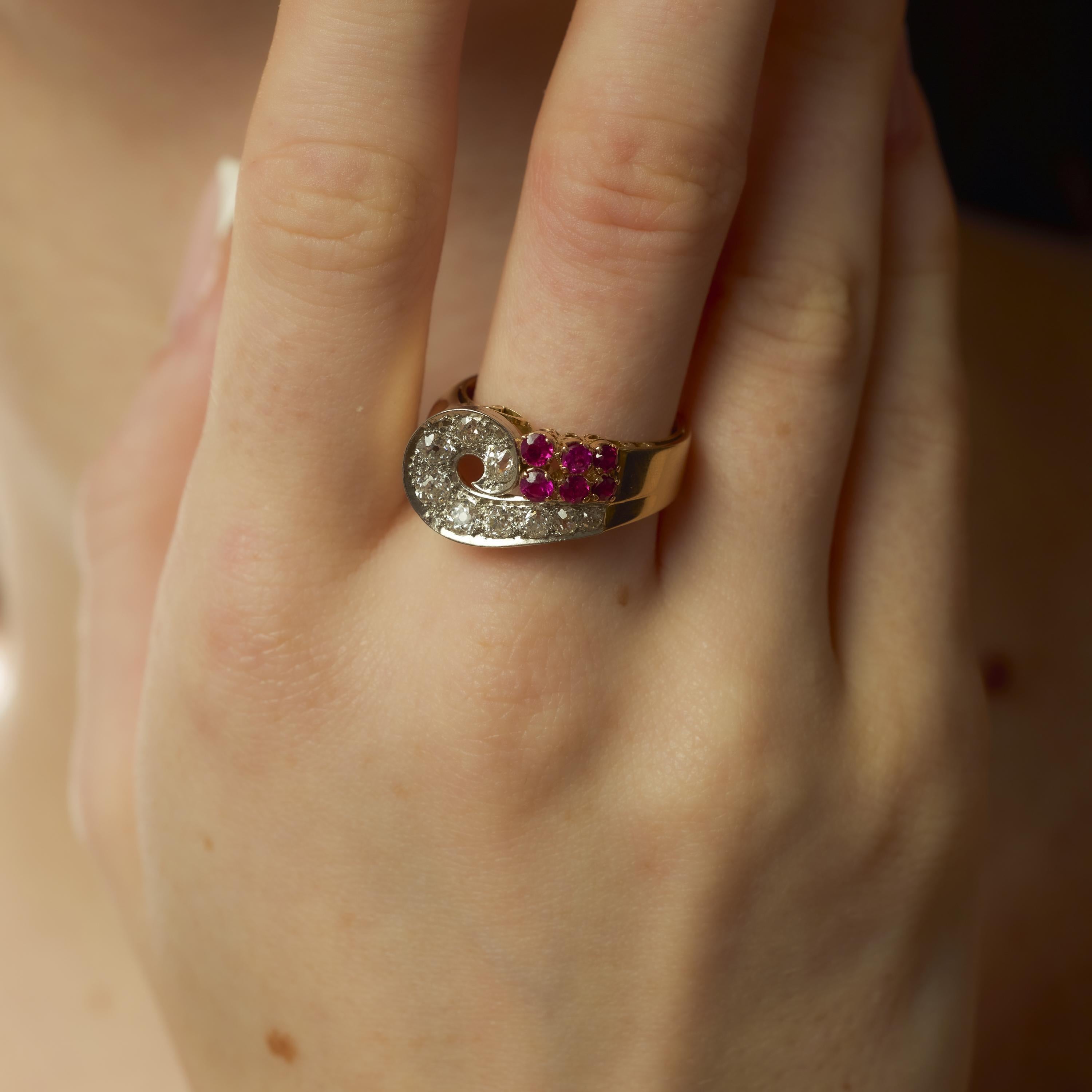 Rétro Bague rétro diamant rubis or jaune 18k en vente