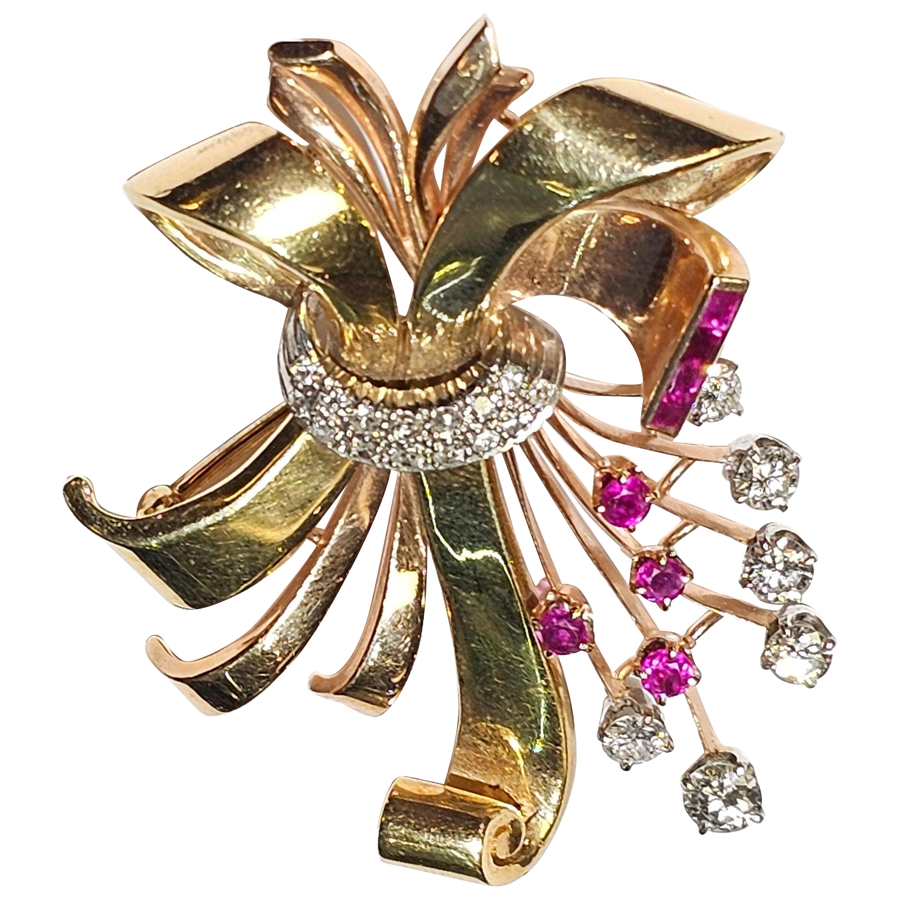 Broche rétro en or multi-tons avec diamants et rubis