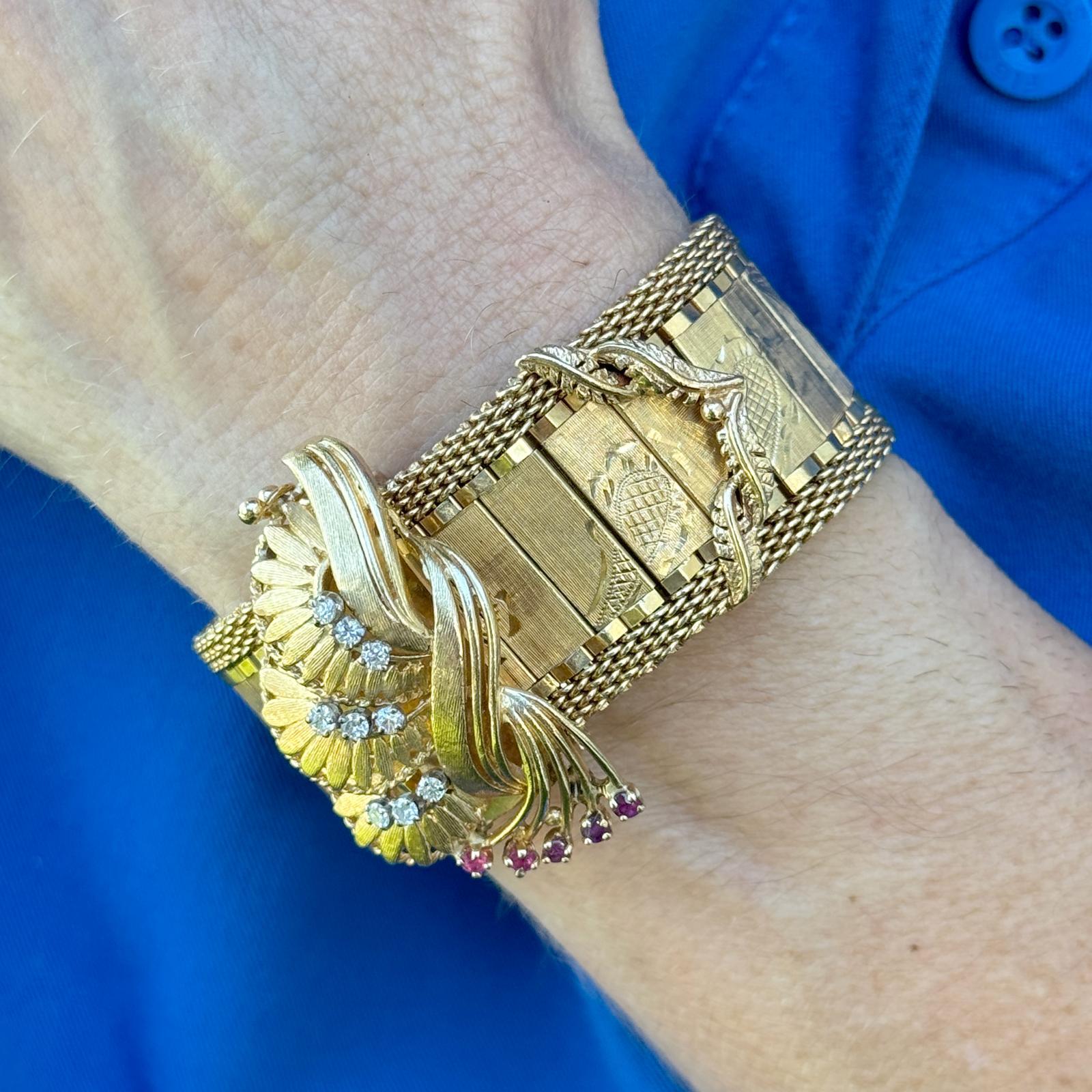 This exquisite and always stylish retro buckle bracelet is masterfully crafted from 14 karat yellow gold. This elegant piece features a unique buckle design, symbolizing timeless style and sophistication. The bracelet is adorned with a stunning