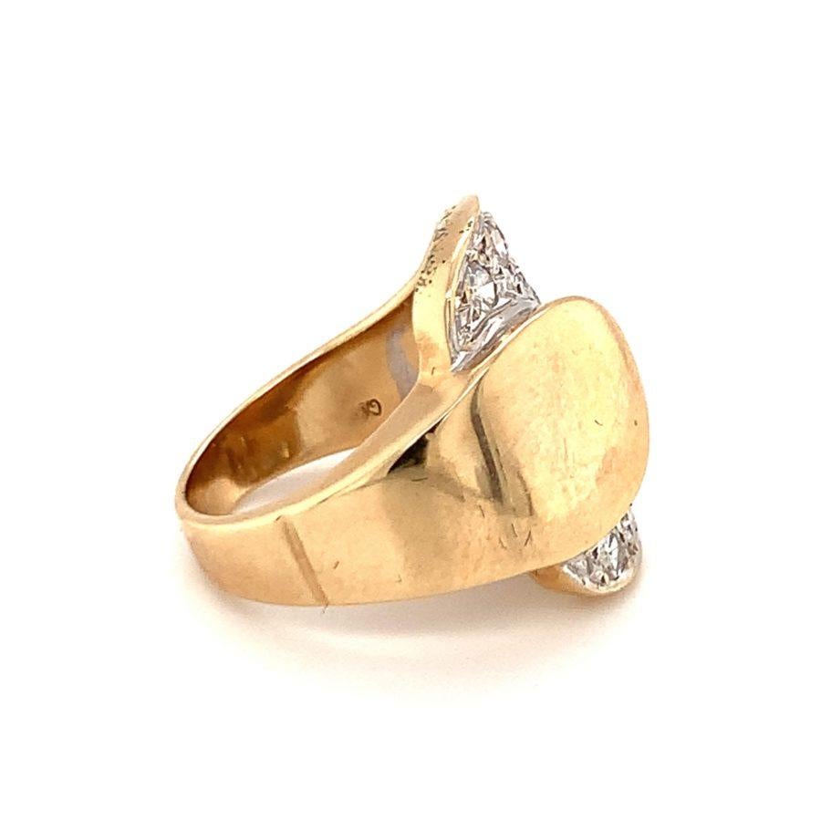 Retro Diamond Two-Tone Gold Ring, circa 1940s In Good Condition For Sale In Beverly Hills, CA