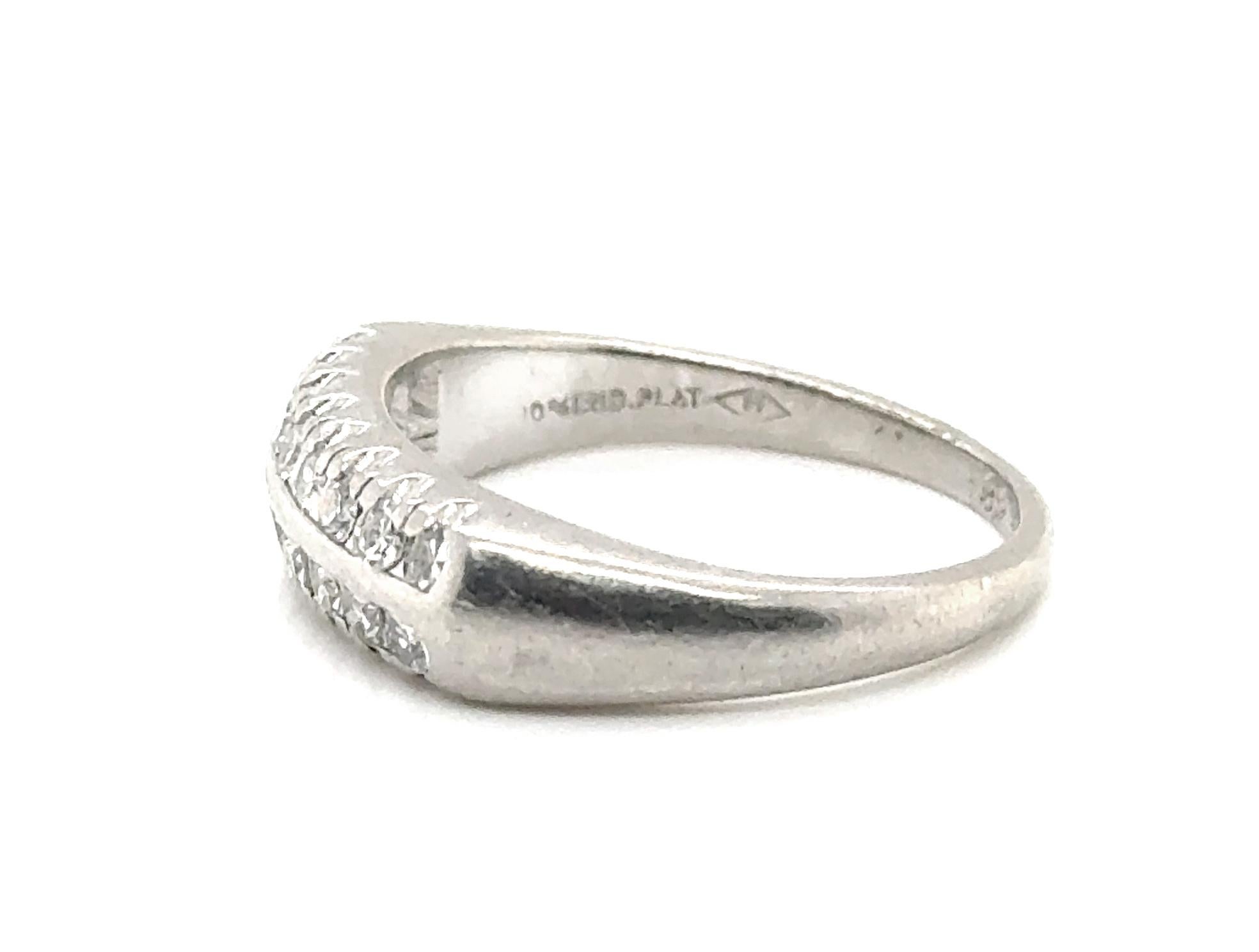 Véritable bague d'anniversaire en platine Original Art Deco Antique from 1953 Wedding Band .50ct Diamond Platinum 



Caractéristiques 16 diamants propres et incolores de taille unique, d'origine naturelle et ancienne

Diamants extraits de mines