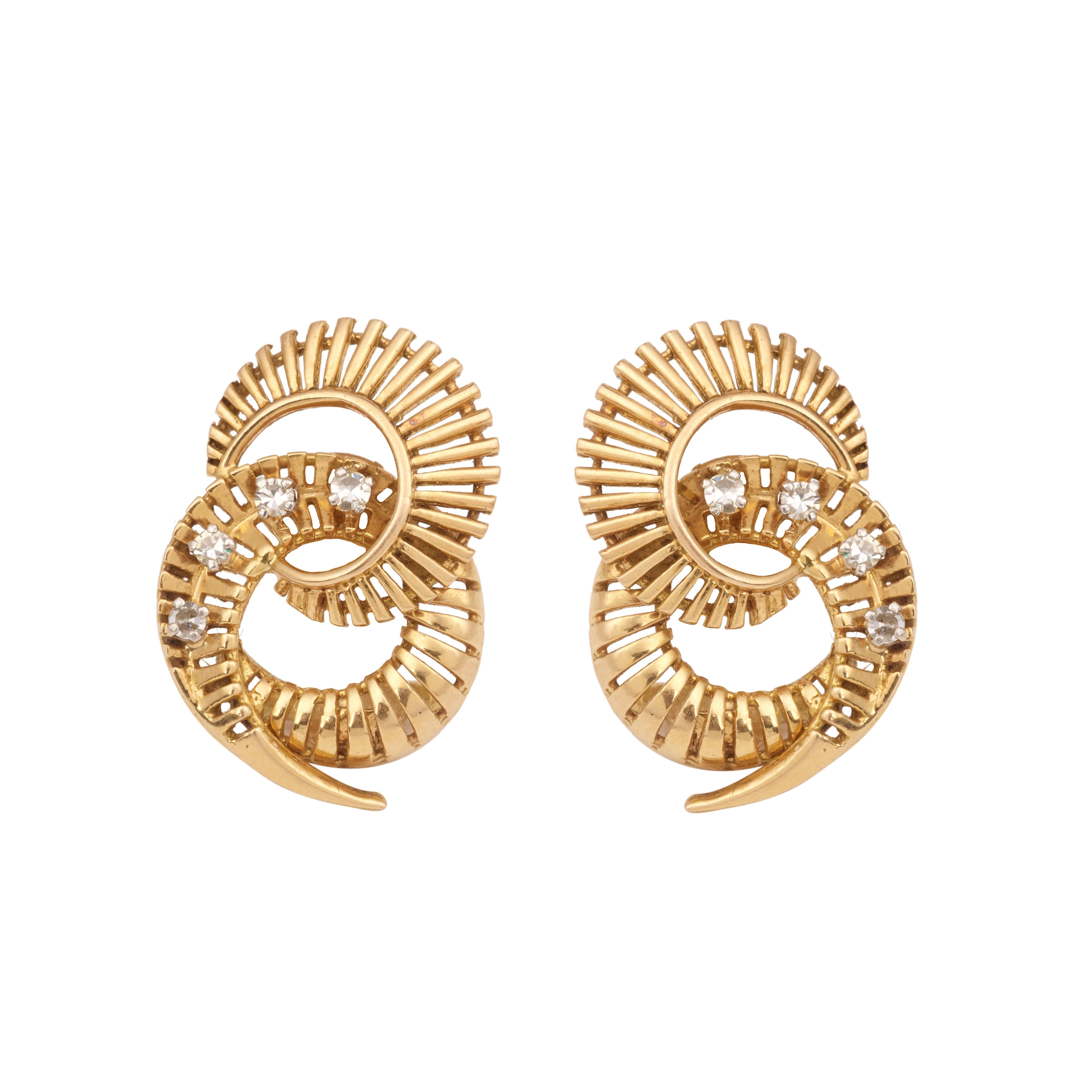 Pair of earrings featuring swirls in yellow gold paved with diamonds.

Earrings modified for pierced ears.

Total estimated weight of diamonds: 0.20 carats

Dimensions : 22.93 x 16.43 x 3.27 mm (0.903 x 0.646 x 0.129 inch)

French work circa