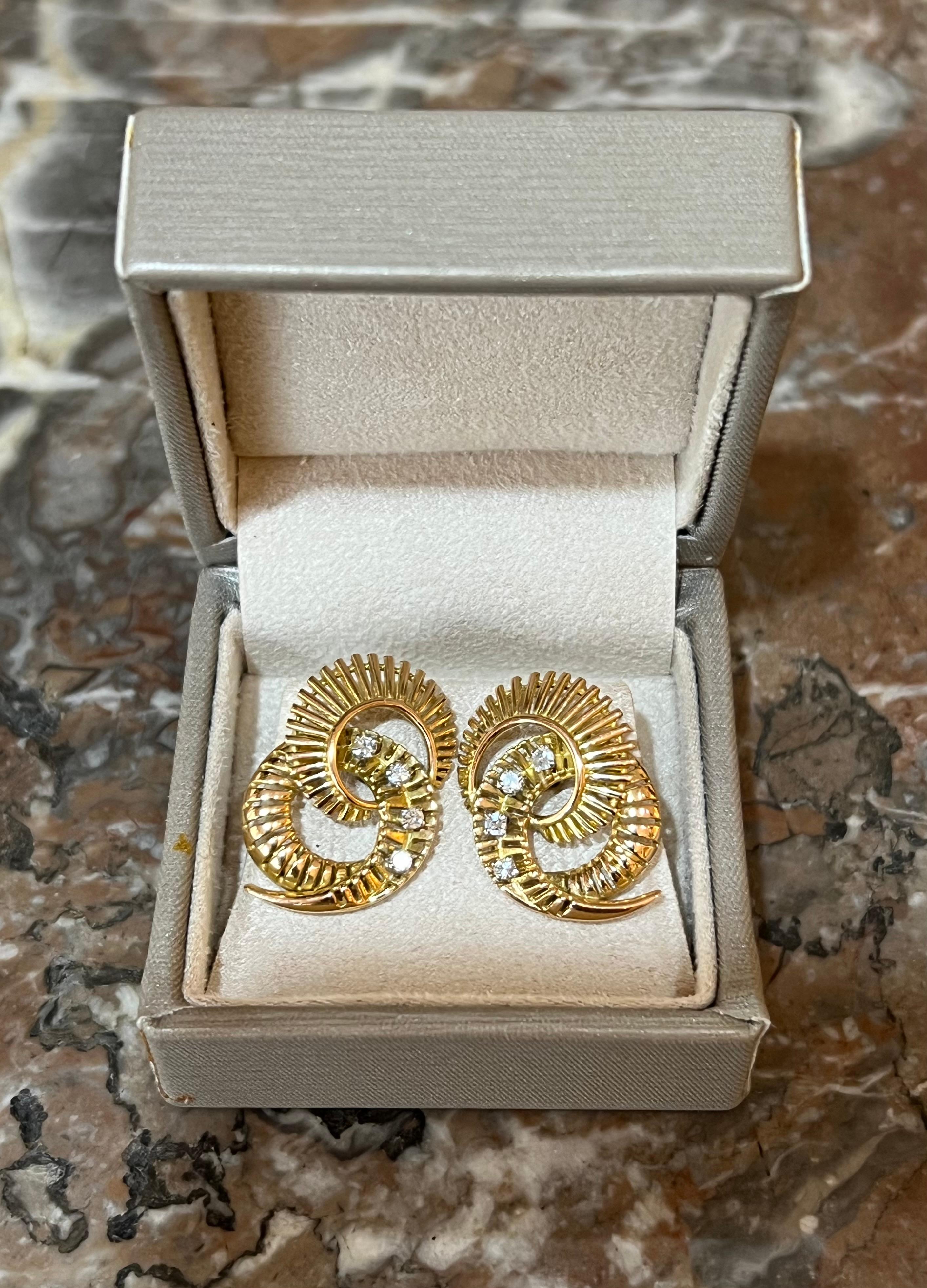 Retro Diamonds 14 Carat Yellow Gold Whirlwind Earrings In Excellent Condition For Sale In Paris, FR
