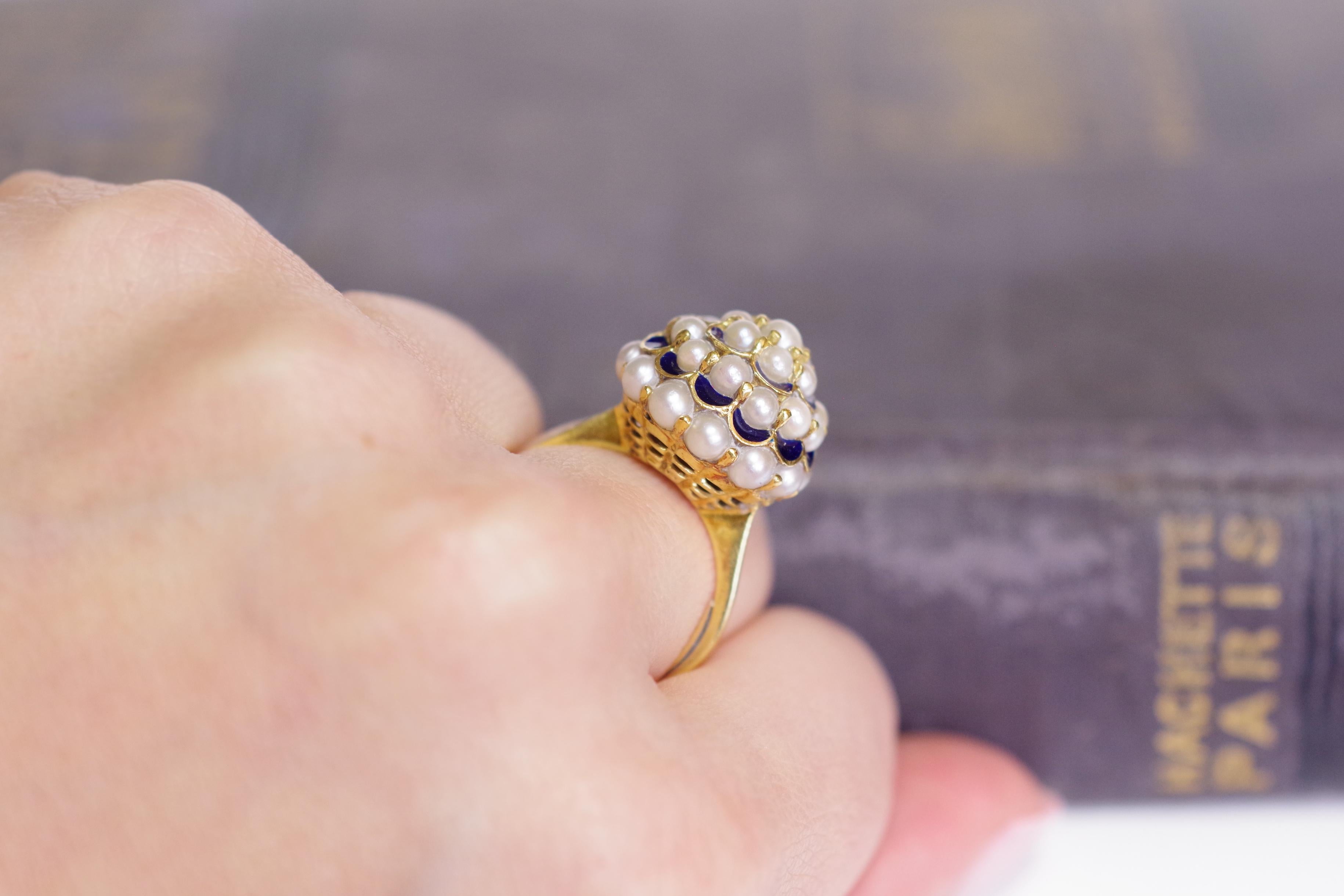 Women's or Men's Retro Dome Pearl Ring Made of 18 Karat Yellow Gold For Sale