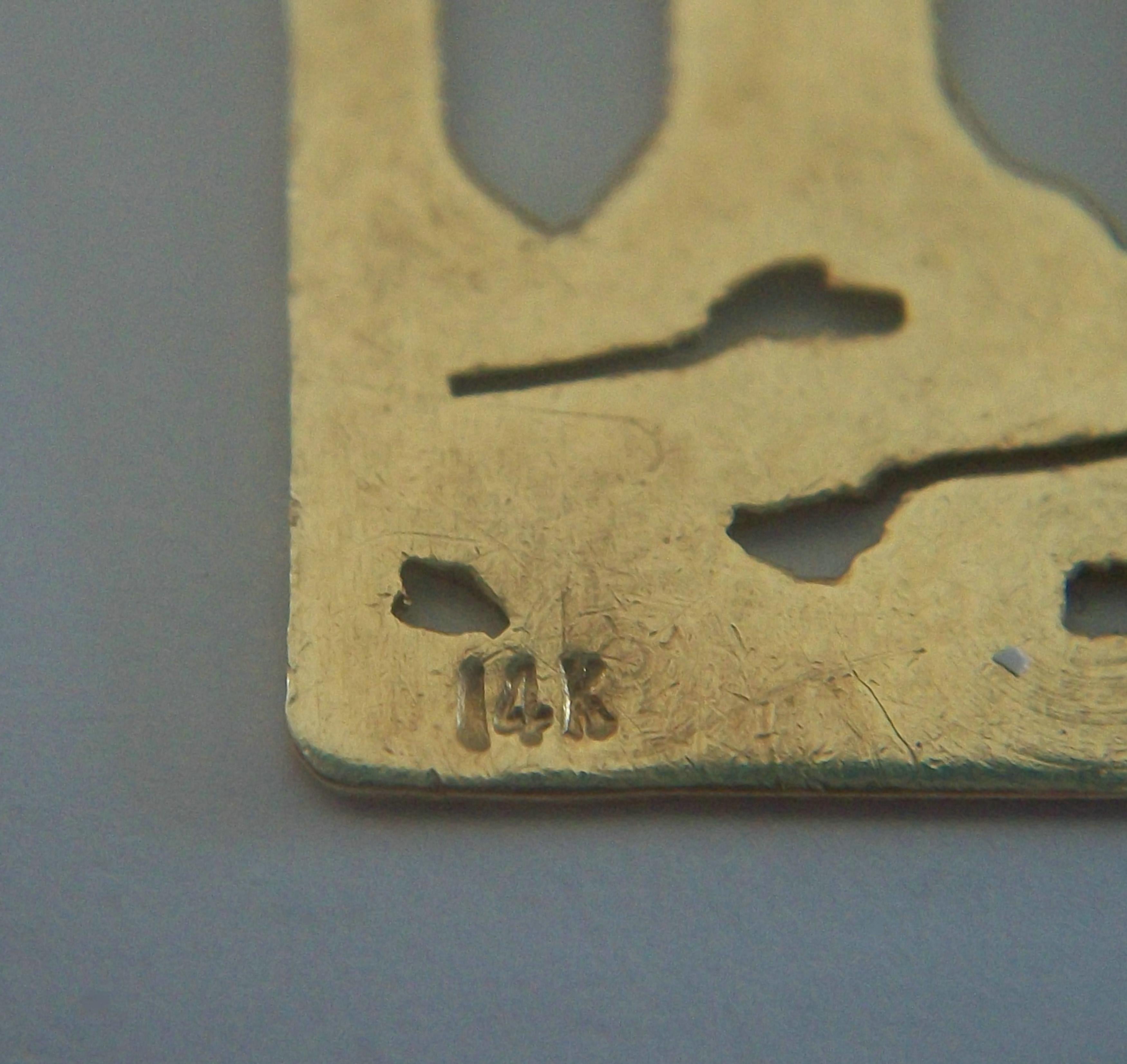 Collier pendentif Retro Elvis - Or jaune 14K - U.S.A. - Circa 1970's en vente 2