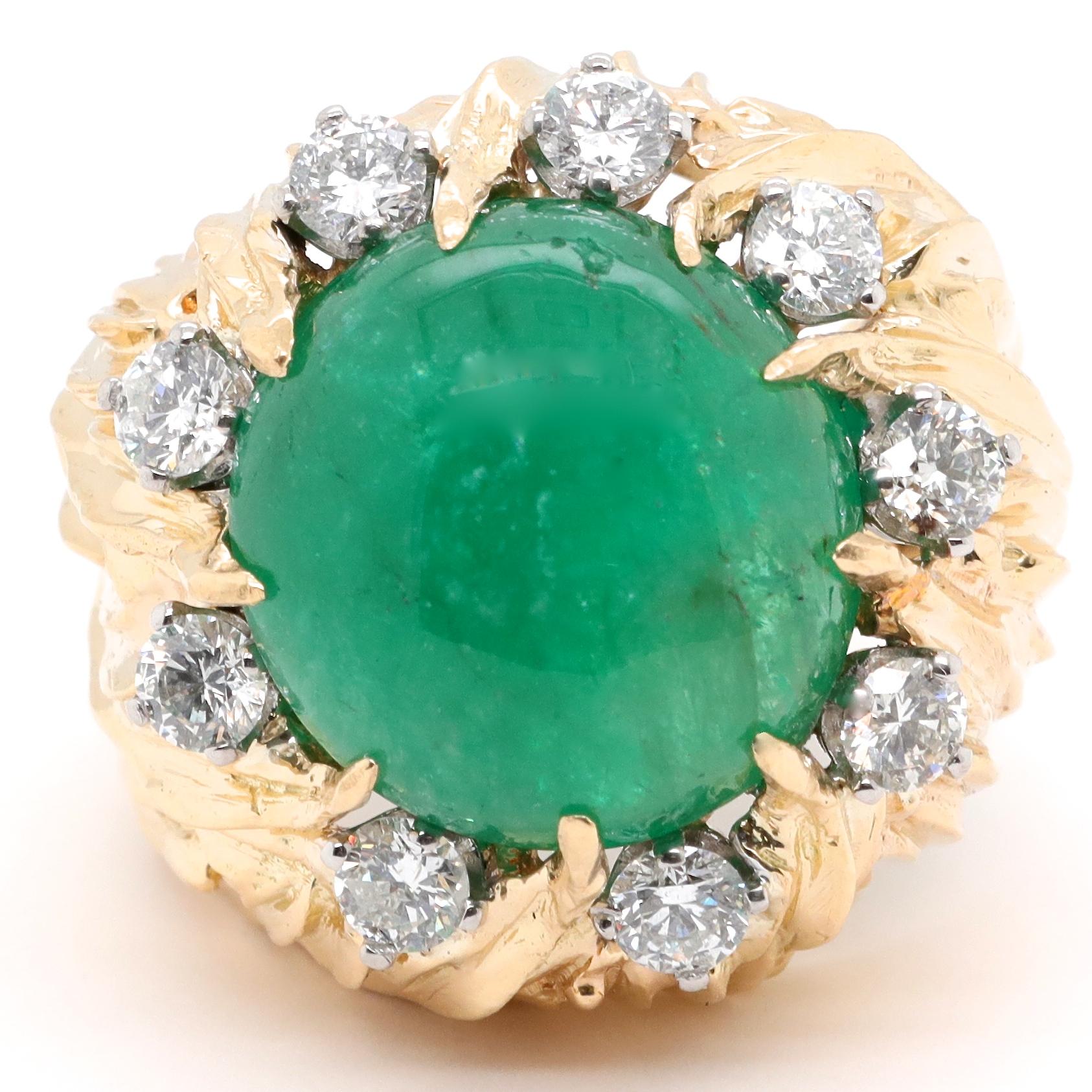 Retro Emerald Diamond 18 Karat Gold Dome Ring In Excellent Condition In Beverly Hills, CA