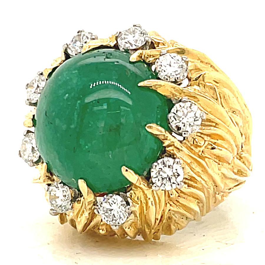 Retro Emerald Diamond 18 Karat Gold Dome Ring In Excellent Condition In Beverly Hills, CA