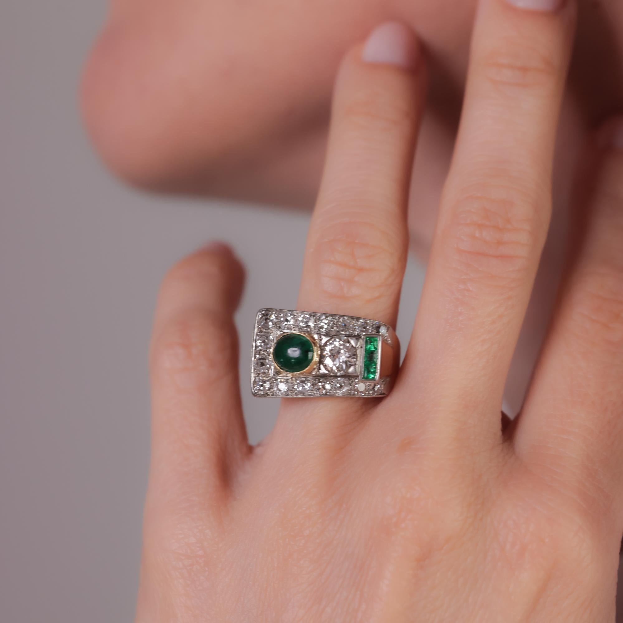 Retro emerald diamond 18k yellow gold tank ring In Excellent Condition For Sale In Beverly Hills, CA