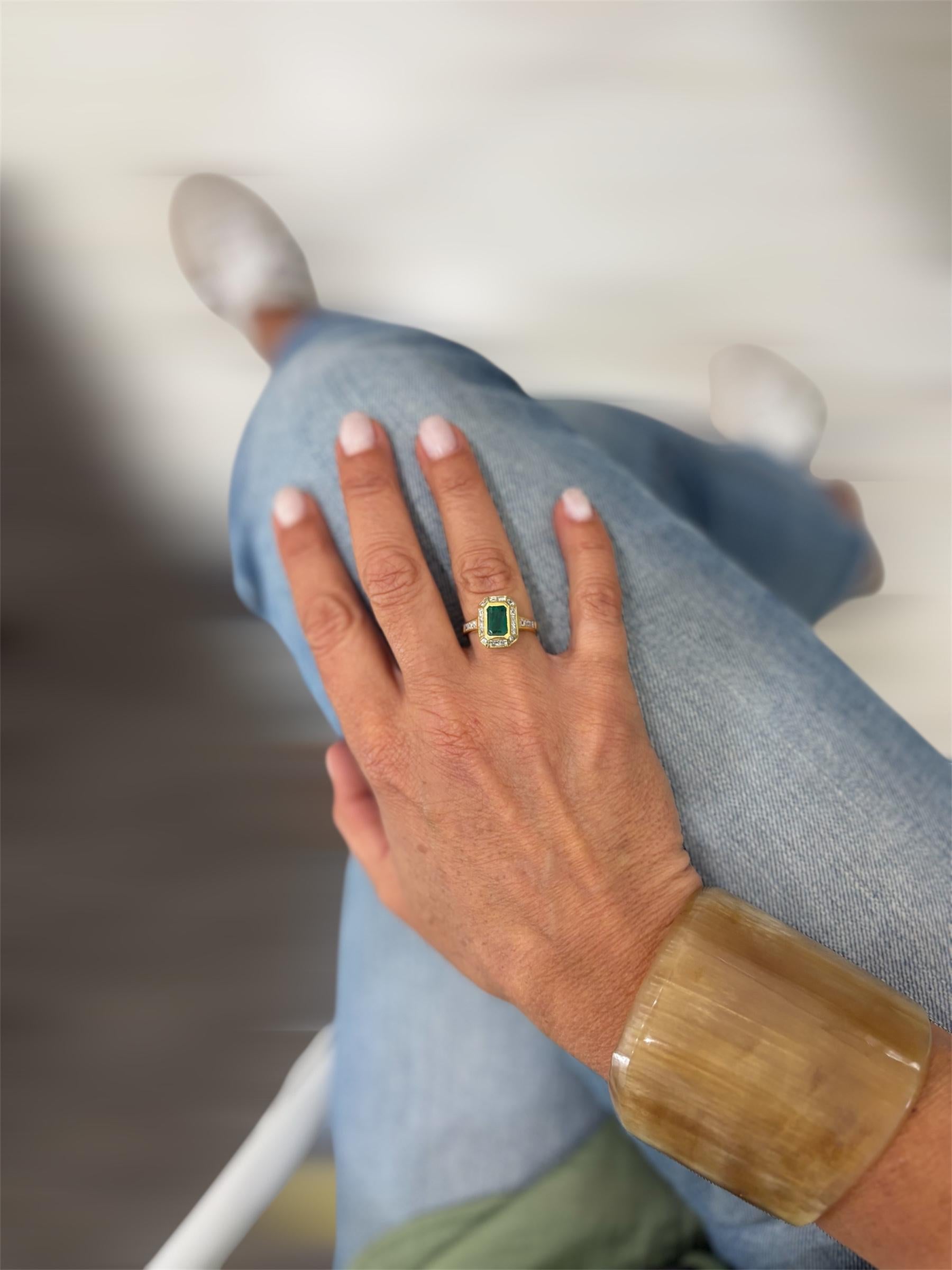 Retro Smaragd-Diamant-Goldring im Angebot 5