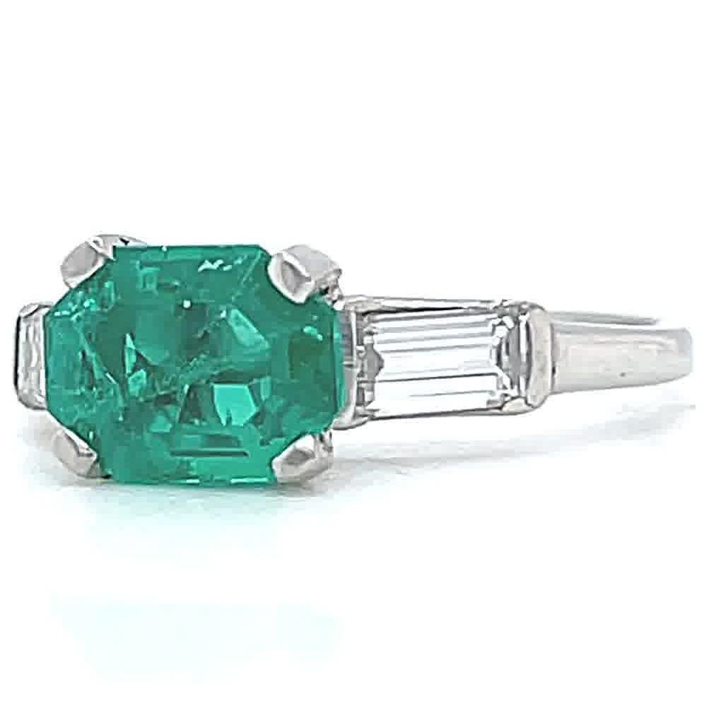 Retro Emerald Diamond Ring In Excellent Condition In Beverly Hills, CA