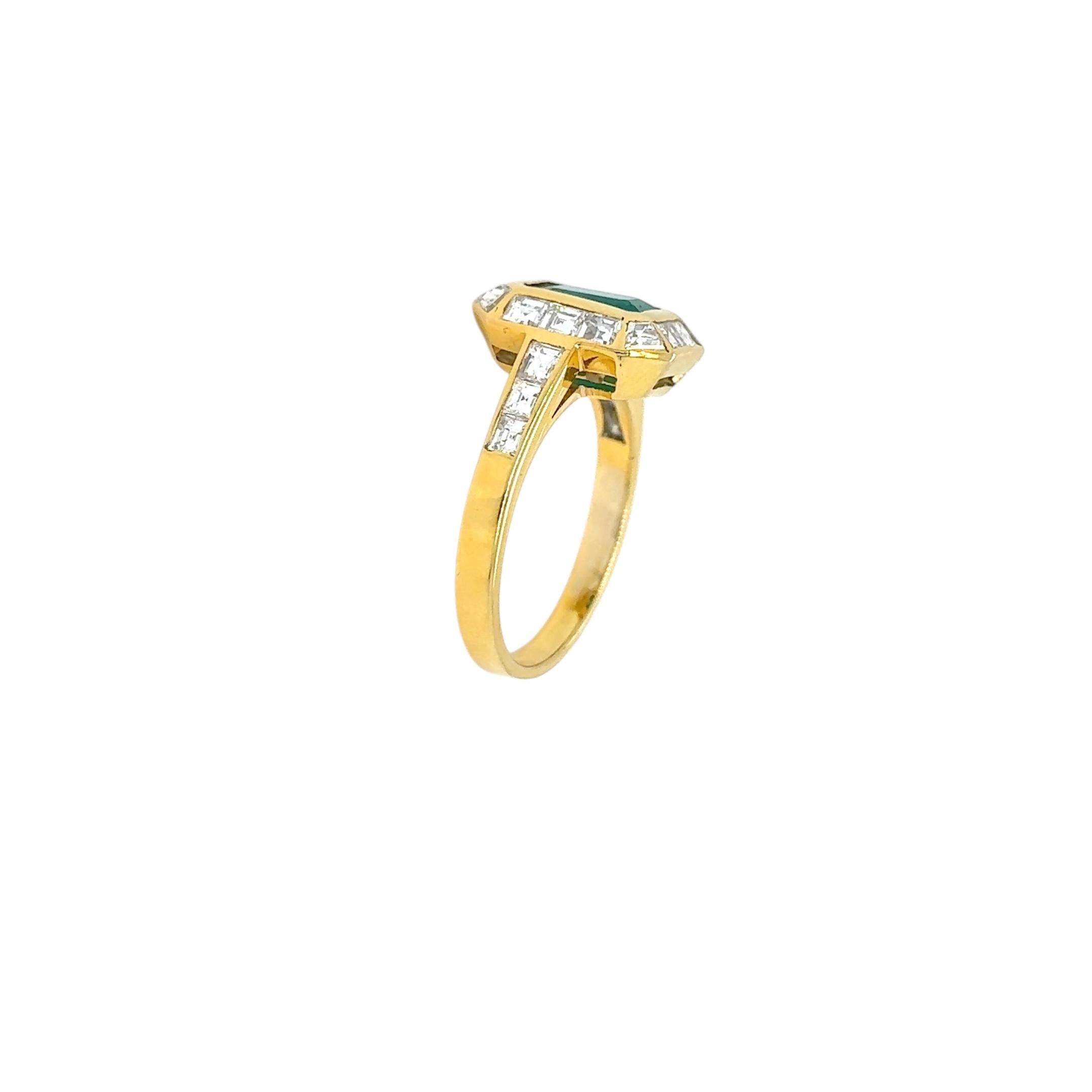 Retro Smaragd-Diamant-Goldring im Zustand „Hervorragend“ im Angebot in Napoli, NA