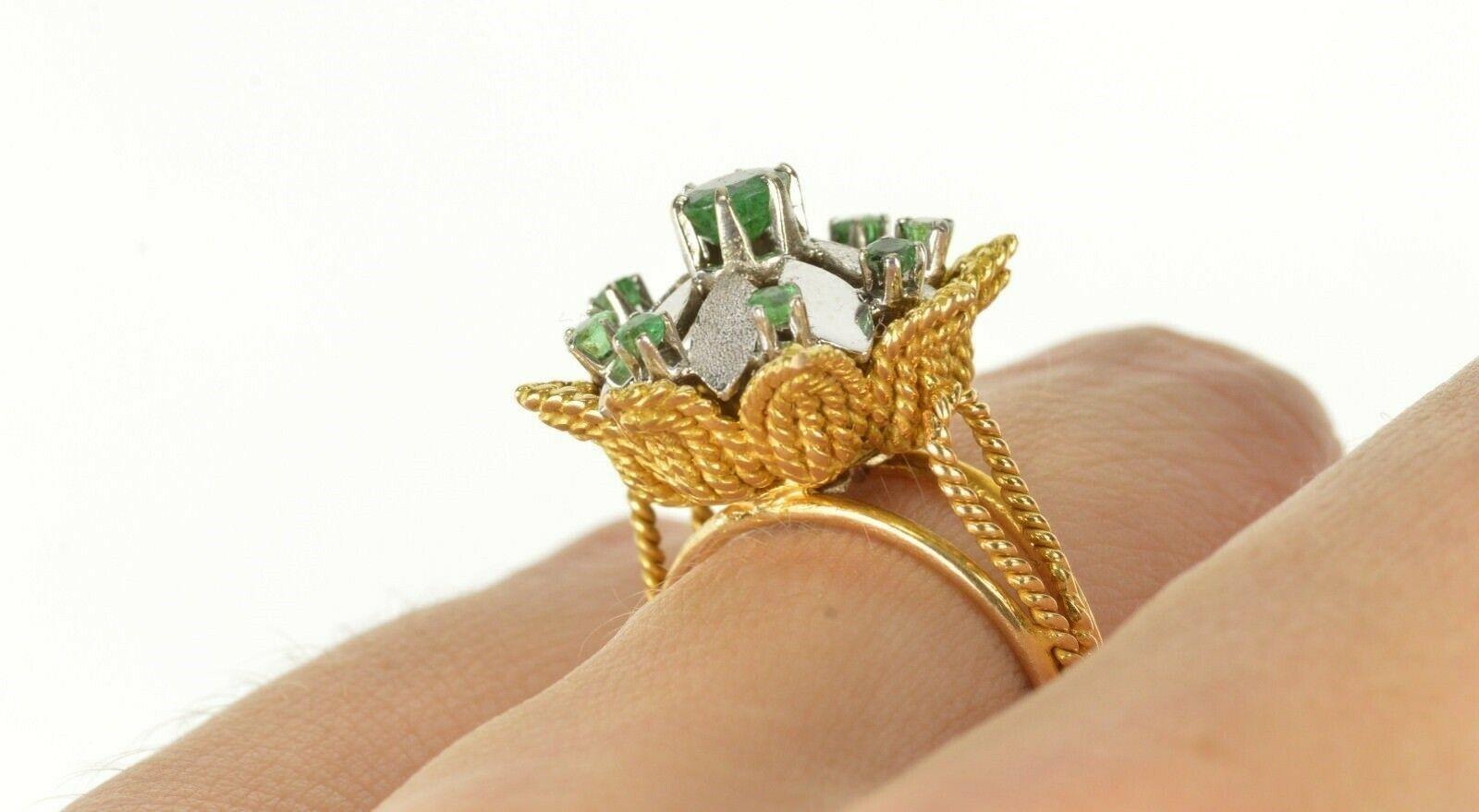 Retro Emerald Flower Gold Ring For Sale 2