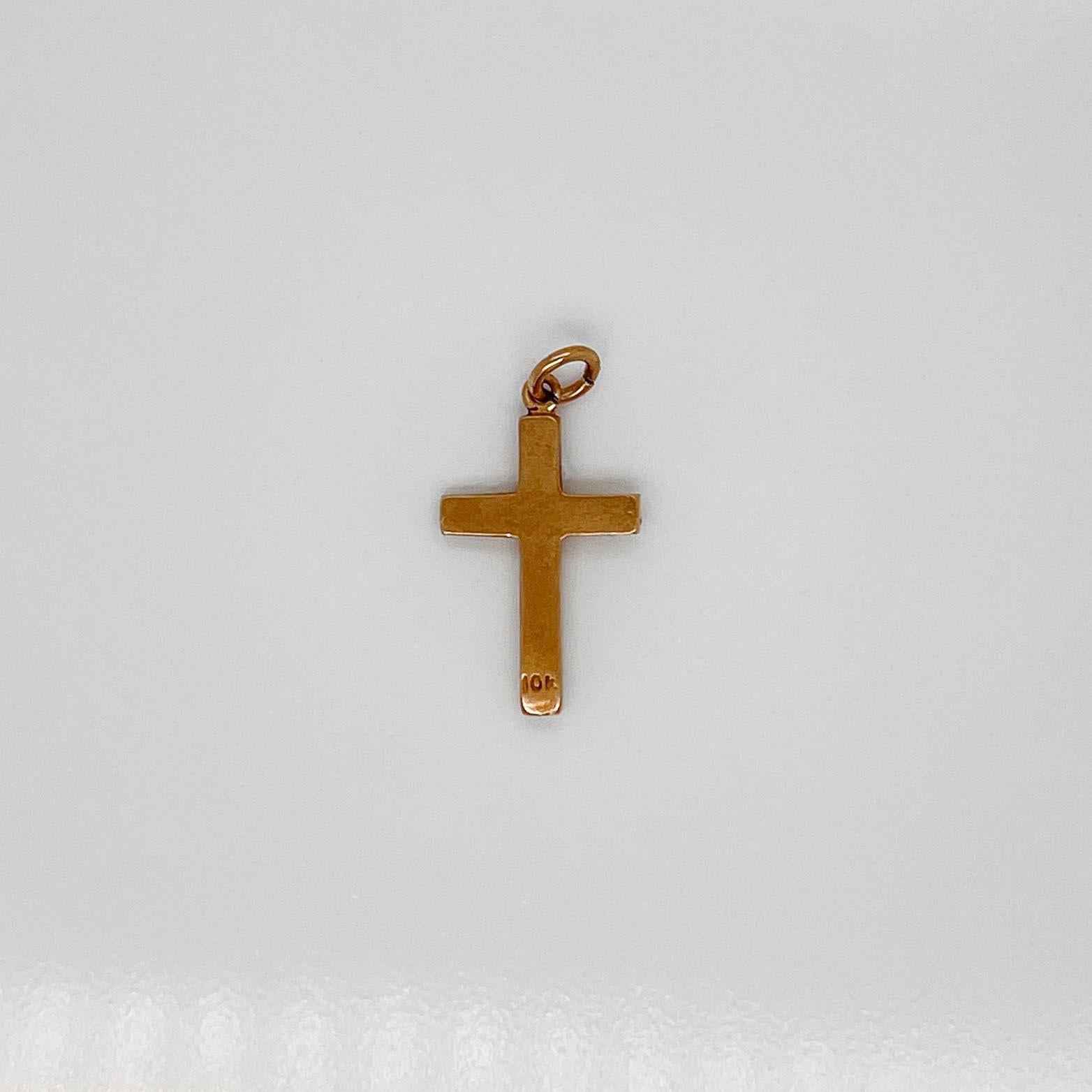 Rétro Pendentif rétro en forme de croix gravé en or 10 carats, taille 6