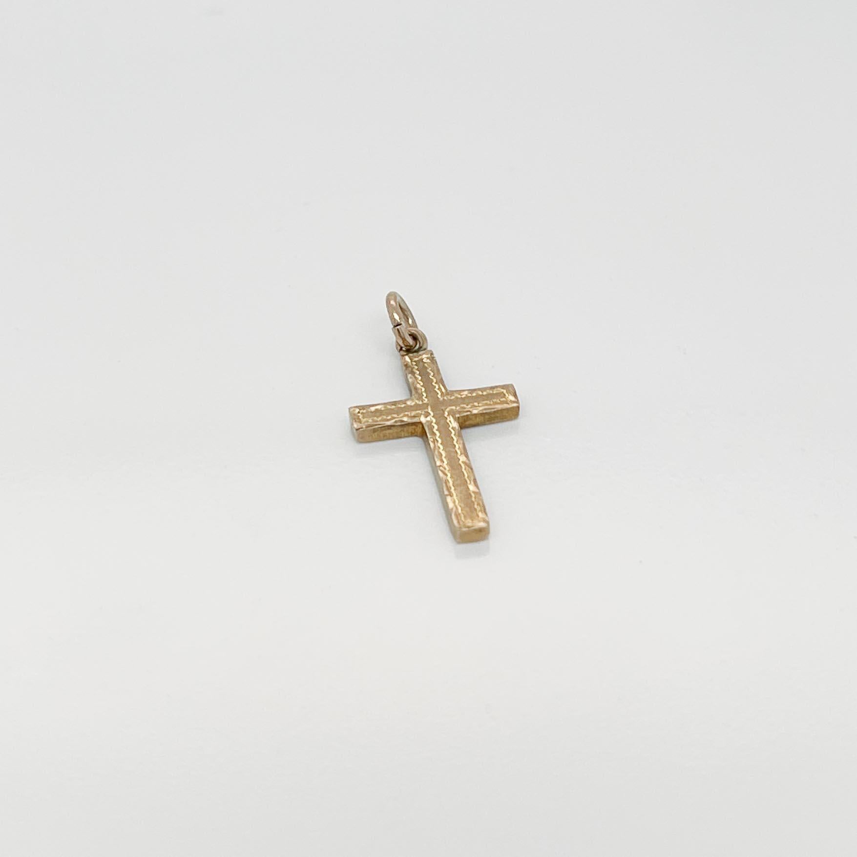  Pendentif rétro en forme de croix gravé en or 10 carats, taille 6 Unisexe 