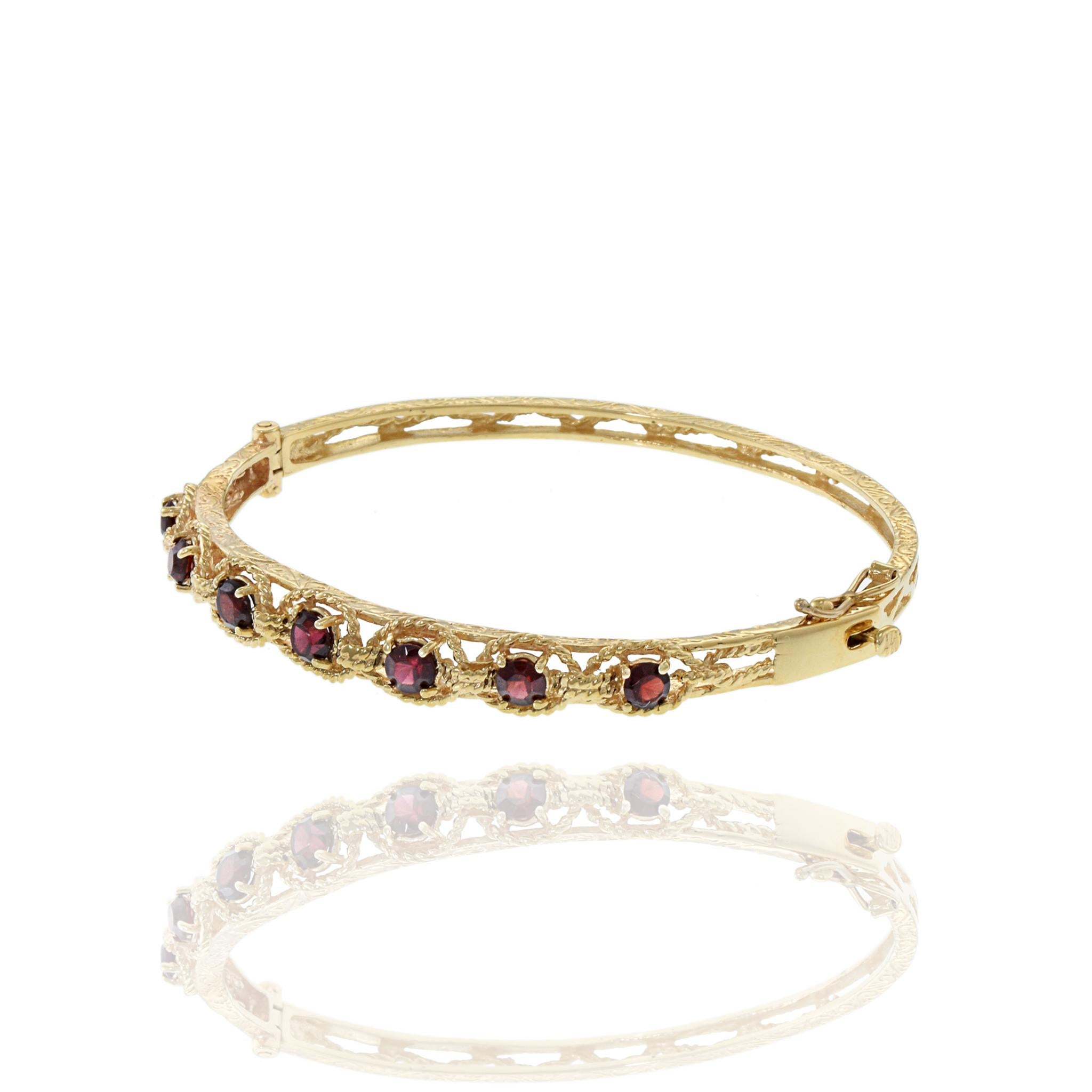 Taille ronde Bracelet Retro Era en or jaune 14KT avec grenat en vente