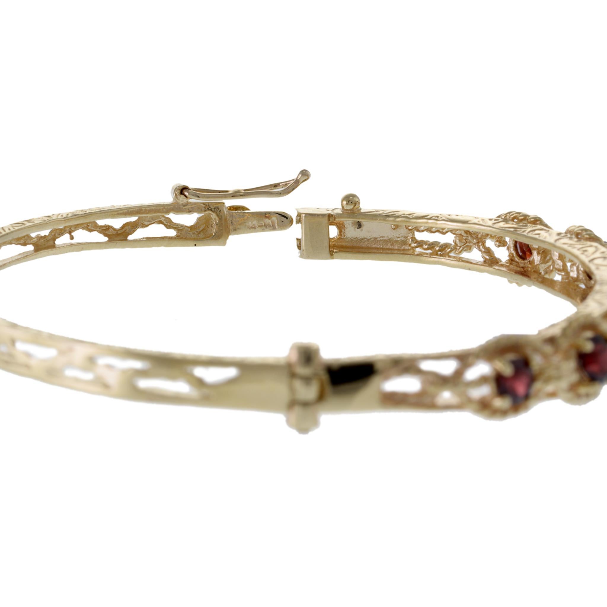 Bracelet Retro Era en or jaune 14KT avec grenat Excellent état - En vente à New York, NY